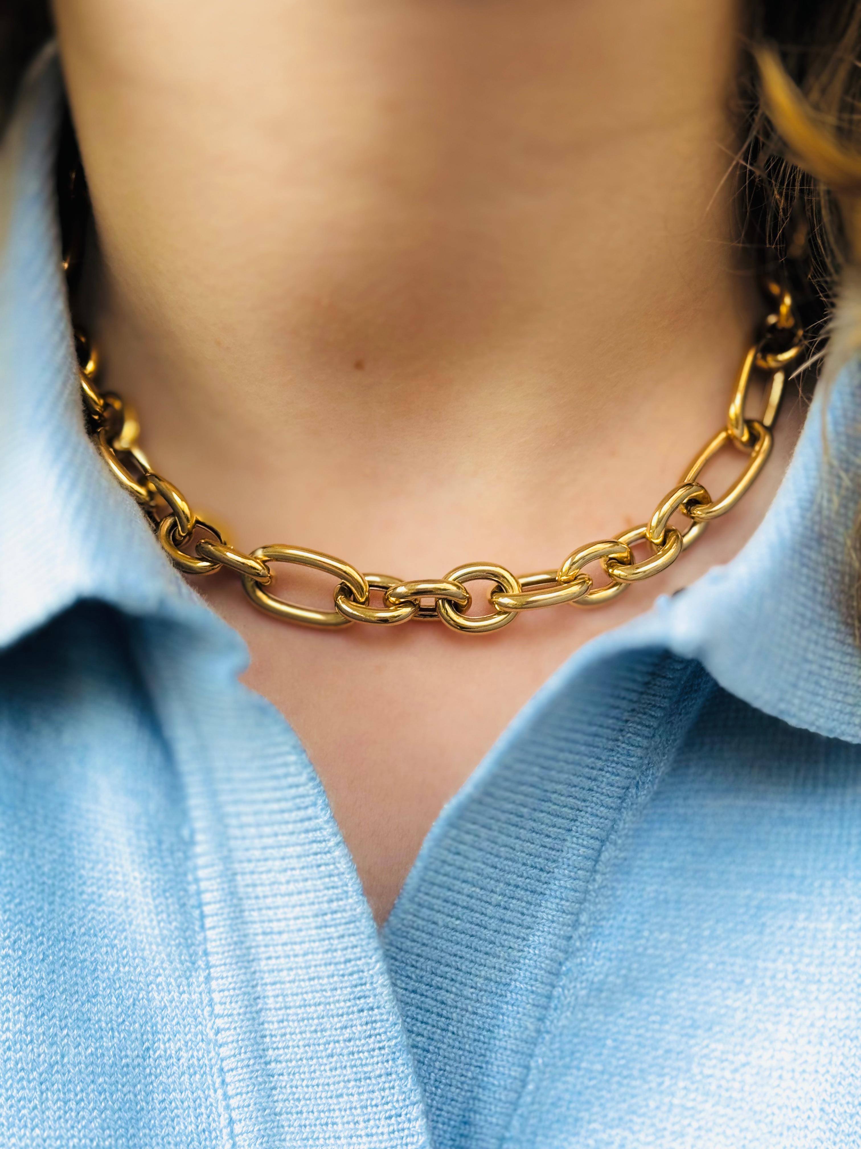 Sculptural links that reimagine the classic chain as fluid form, exclusive to Maviada,  in luxurious recycled 18k gold. Everyday quiet luxury investment piece that will last a lifetime.

A stunning yellow gold necklace, featuring a contemporary