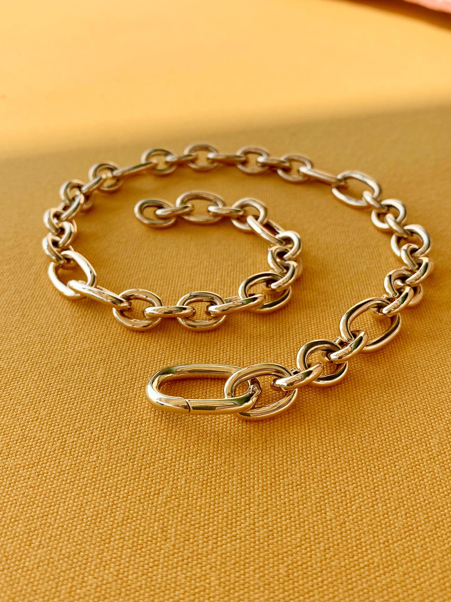 Contemporary Maviada Gold Link Chain Necklace in 18k gold For Sale