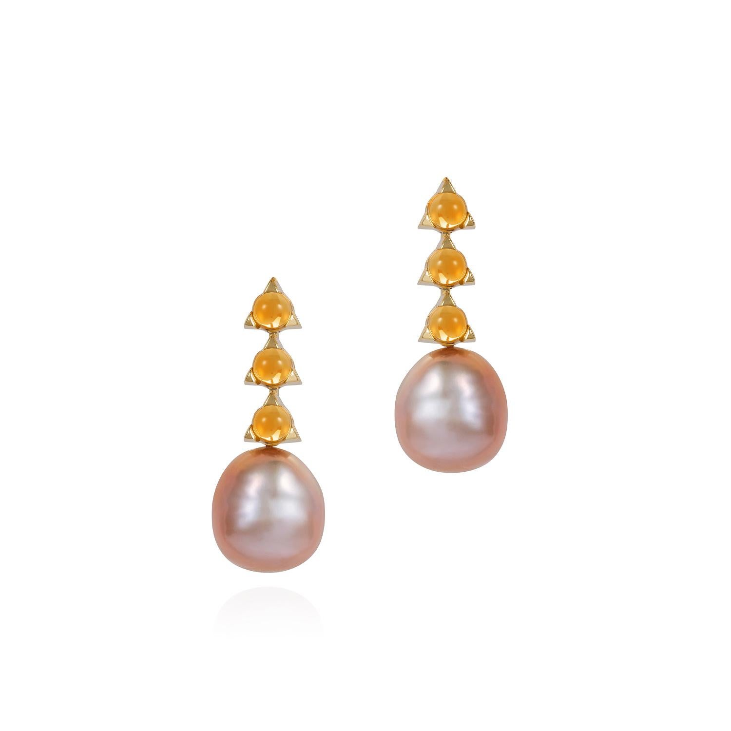 Women's MAVIADA's 3-4mm Stone Baroque Violet Pearl Earrings, Peridot, 18 K Yellow Gold For Sale