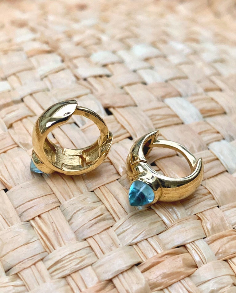 Maviada's Hug Hoop Earrings with Reverse Cut Diamond Blue Topaz, 18 Karat Gold For Sale 2