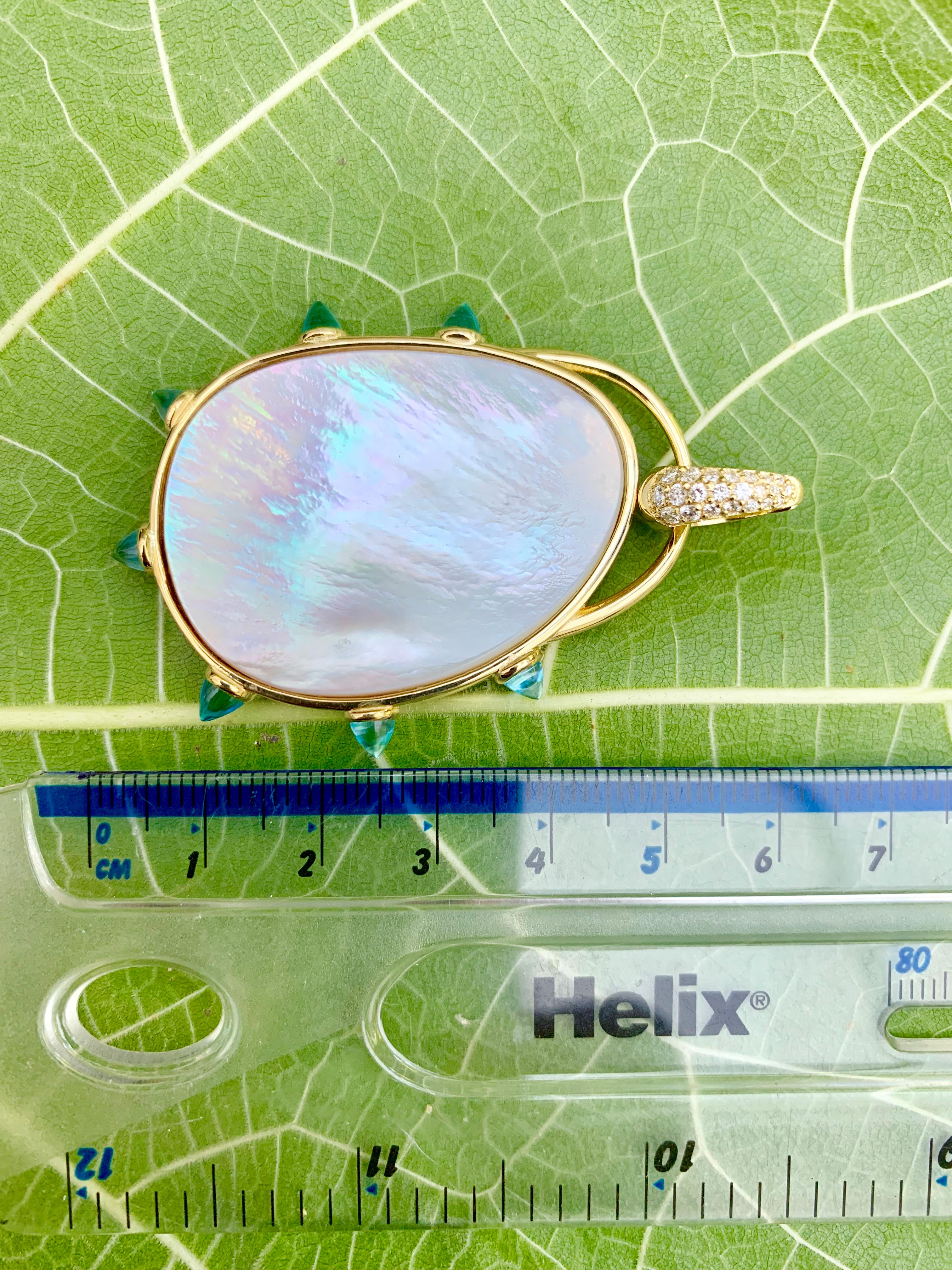 Maviada's Mother of Pearl, 18 Karat Gold Button, Blue Topaz, Large For Sale 3