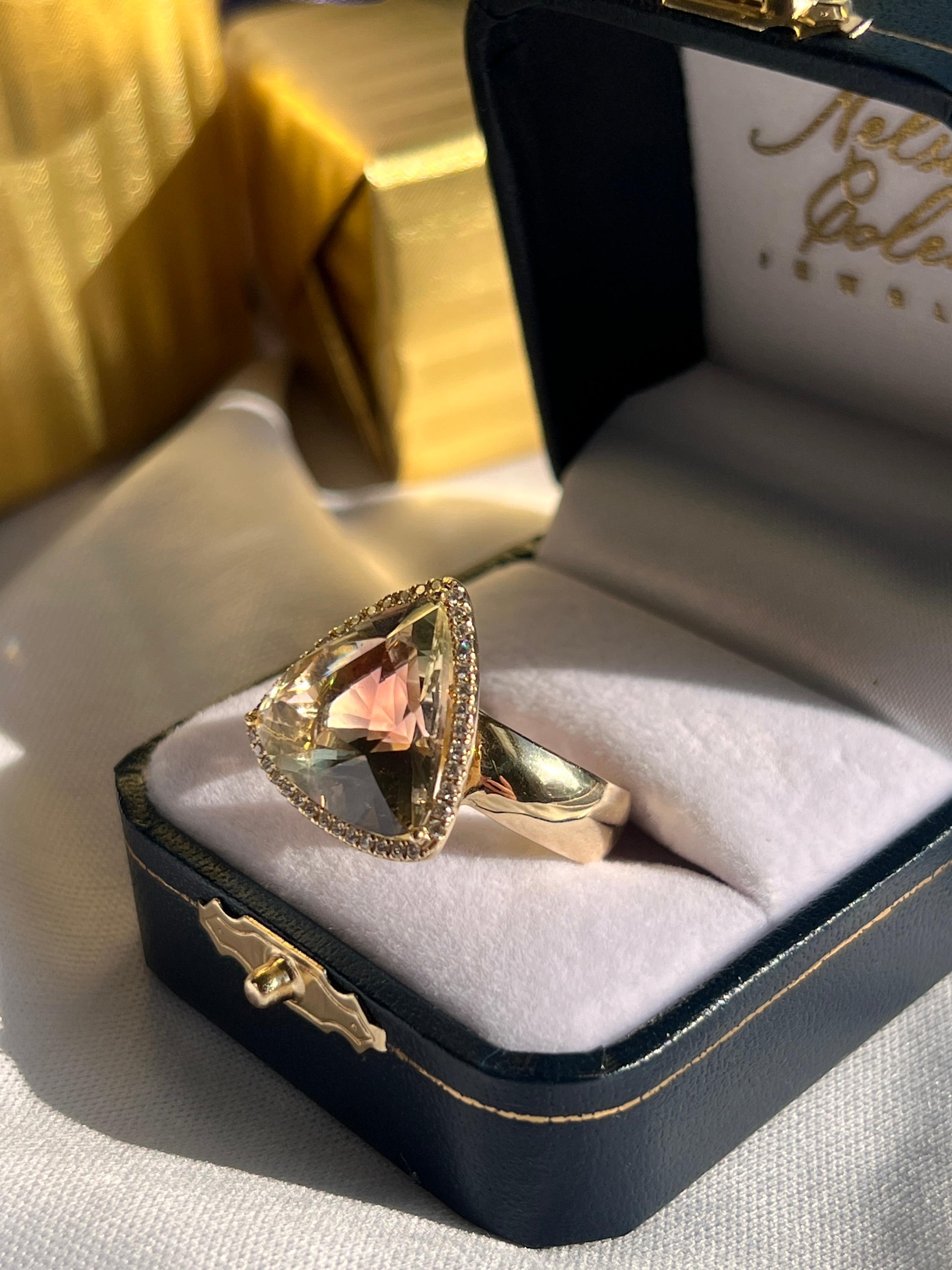 Mavilo Trillion Cut Labradorit Diamant 14k Gelbgold Cocktail Ring (Zeitgenössisch) im Angebot