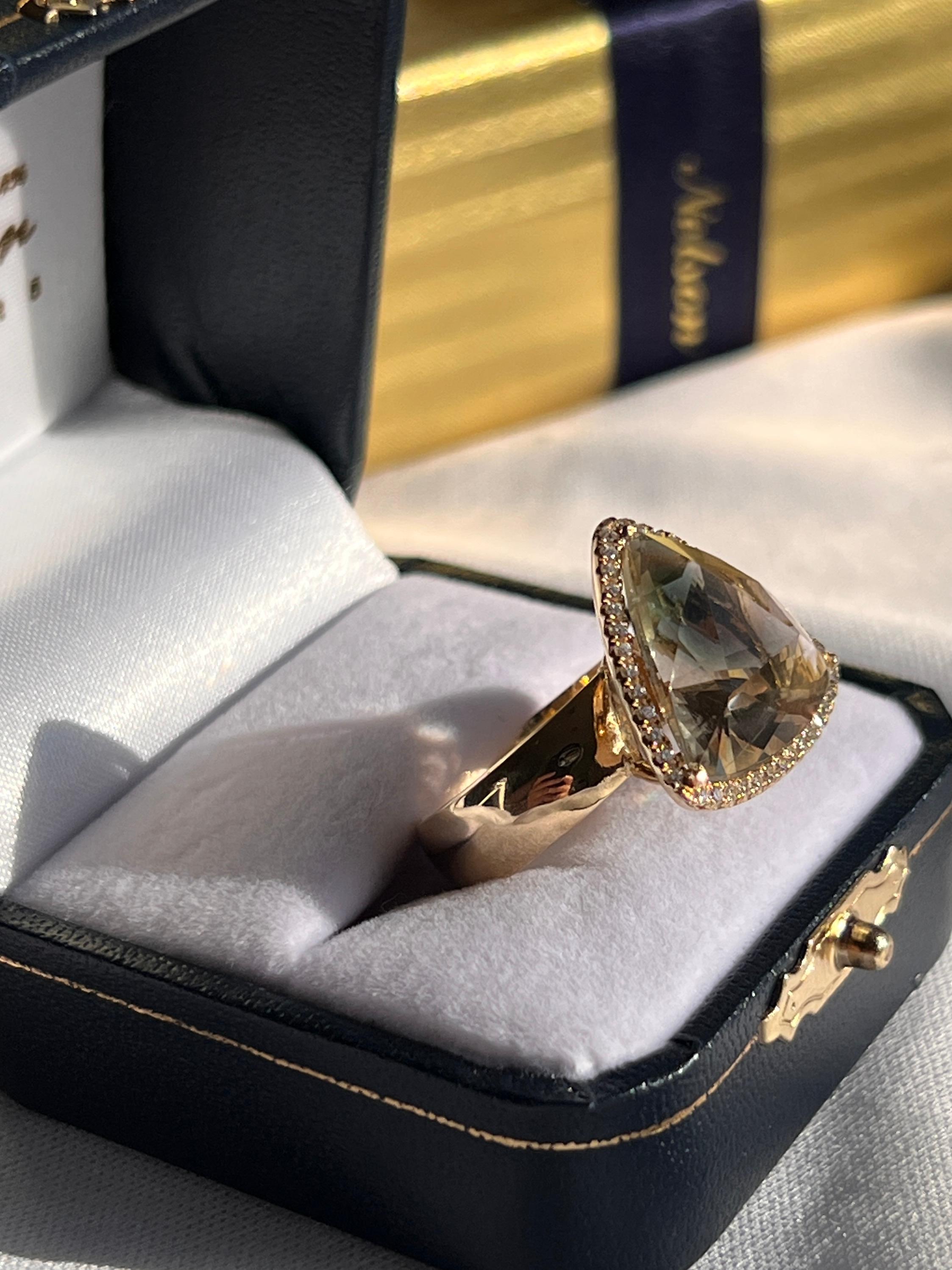 Mavilo Trillion Cut Labradorit Diamant 14k Gelbgold Cocktail Ring (Trillionschliff) im Angebot