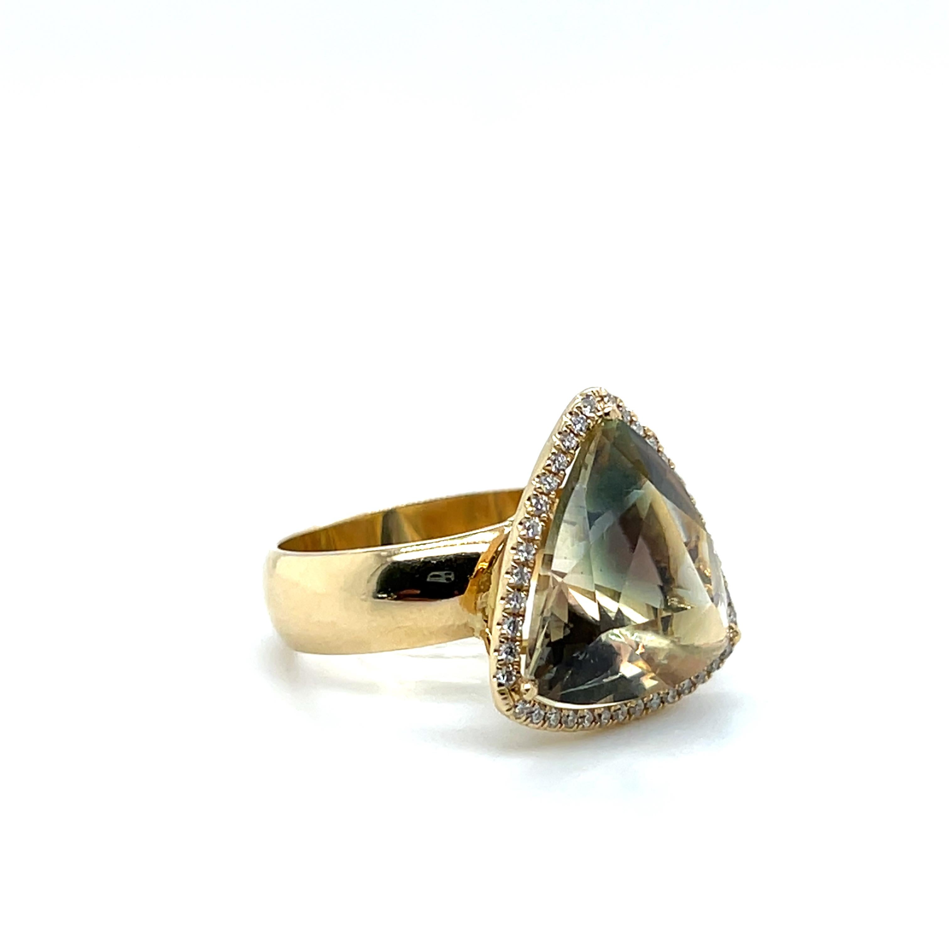 Mavilo Trillion Cut Labradorit Diamant 14k Gelbgold Cocktail Ring im Angebot 1