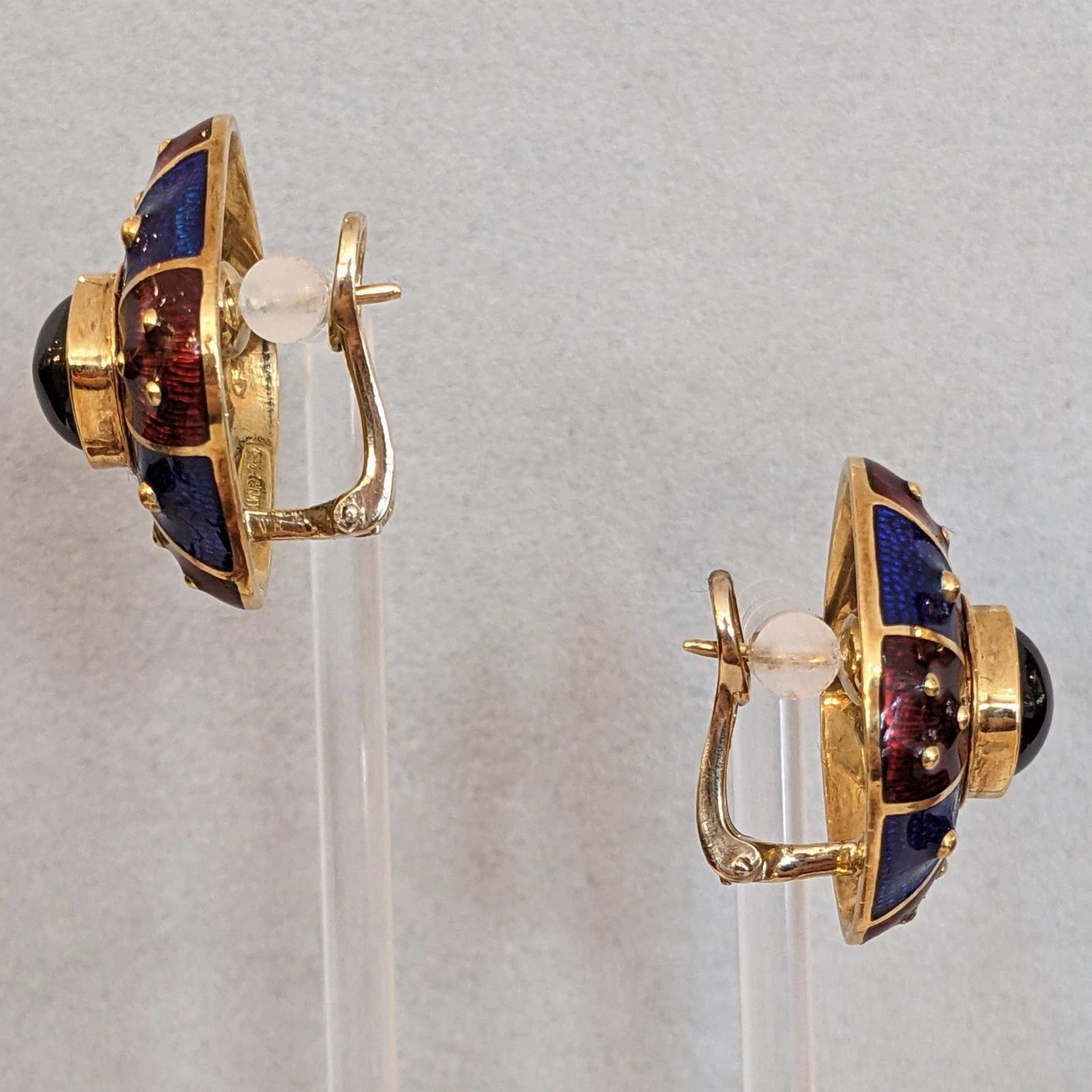 Boucles d'oreilles boutons en or jaune 18 carats, émail et pierres précieuses Mavito Pour femmes en vente