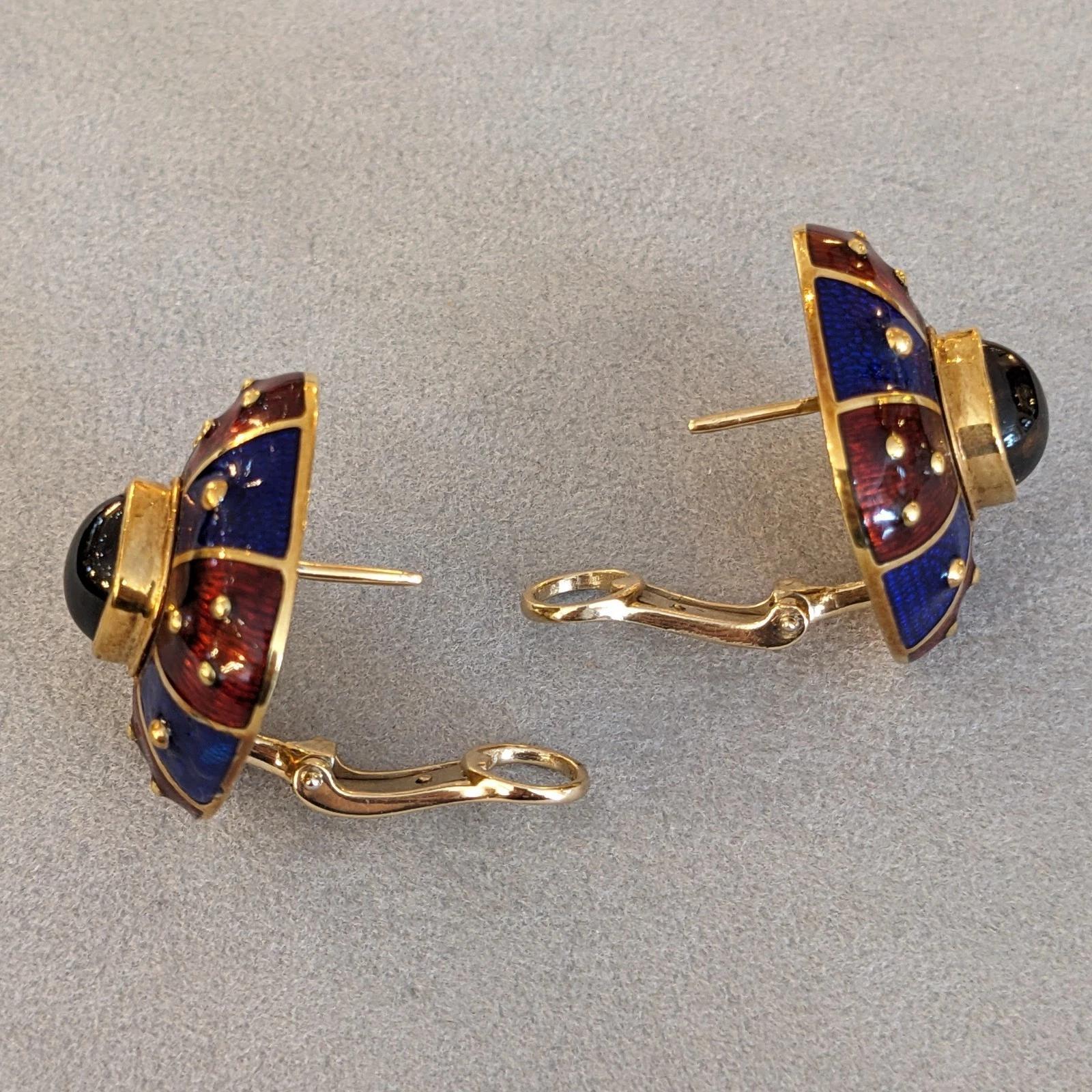 Boucles d'oreilles boutons en or jaune 18 carats, émail et pierres précieuses Mavito en vente 2