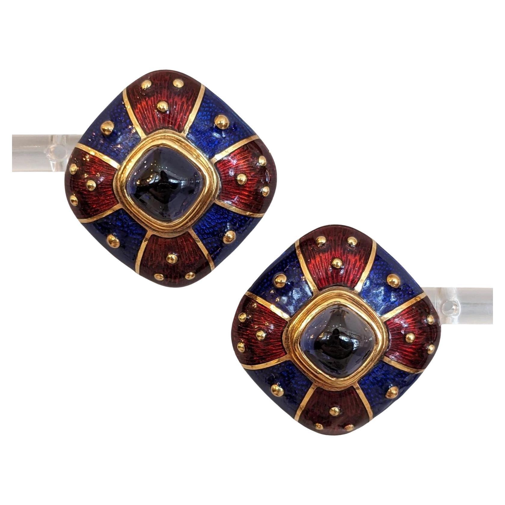 Boucles d'oreilles boutons en or jaune 18 carats, émail et pierres précieuses Mavito