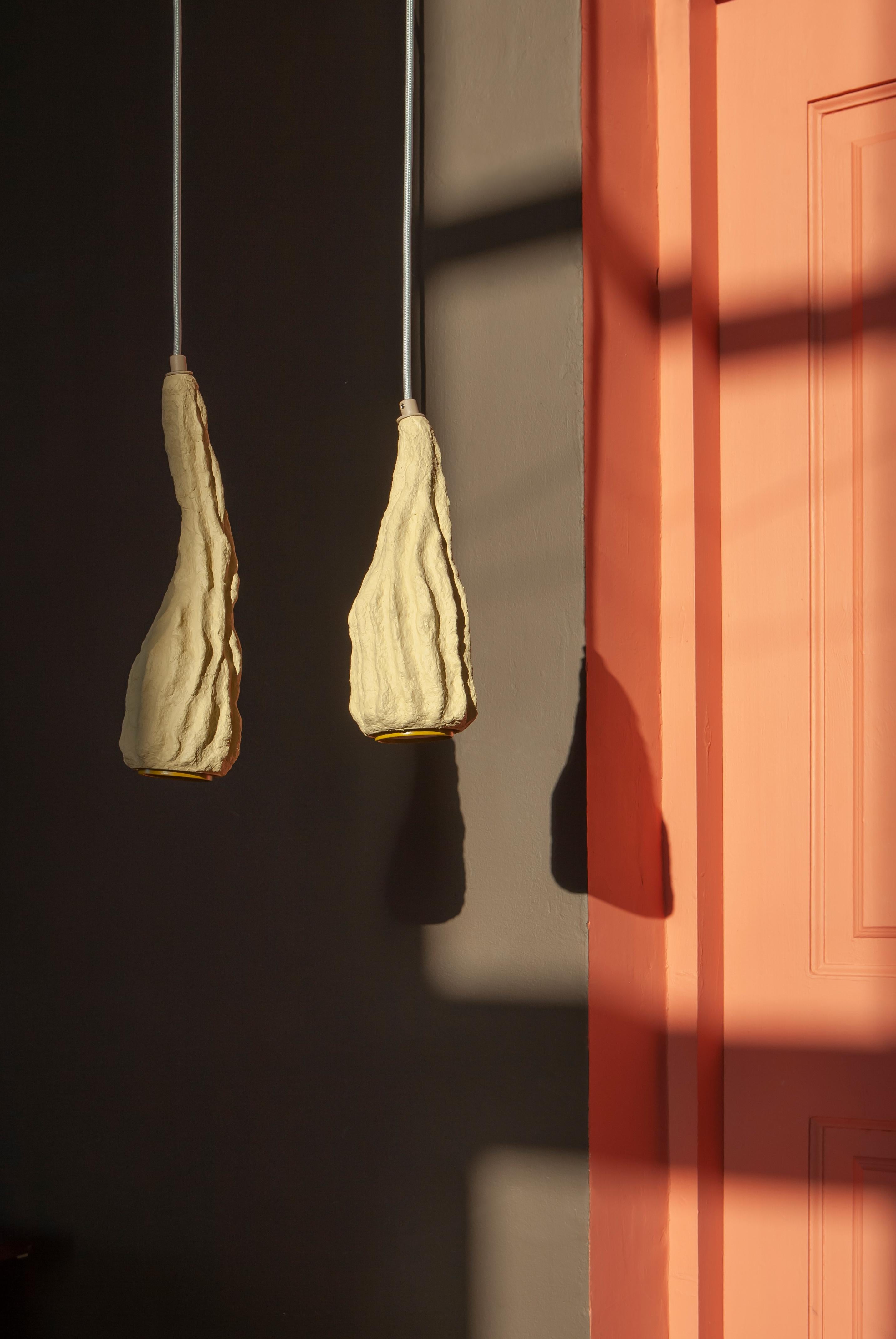 XXI secolo e contemporaneo Lampada a sospensione Mavka S di Yalanzhi Objects in vendita