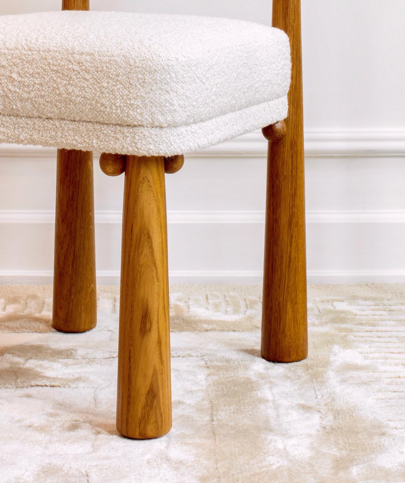 Moderno Mawu Chair in Snow by Laura Gonzalez in vendita