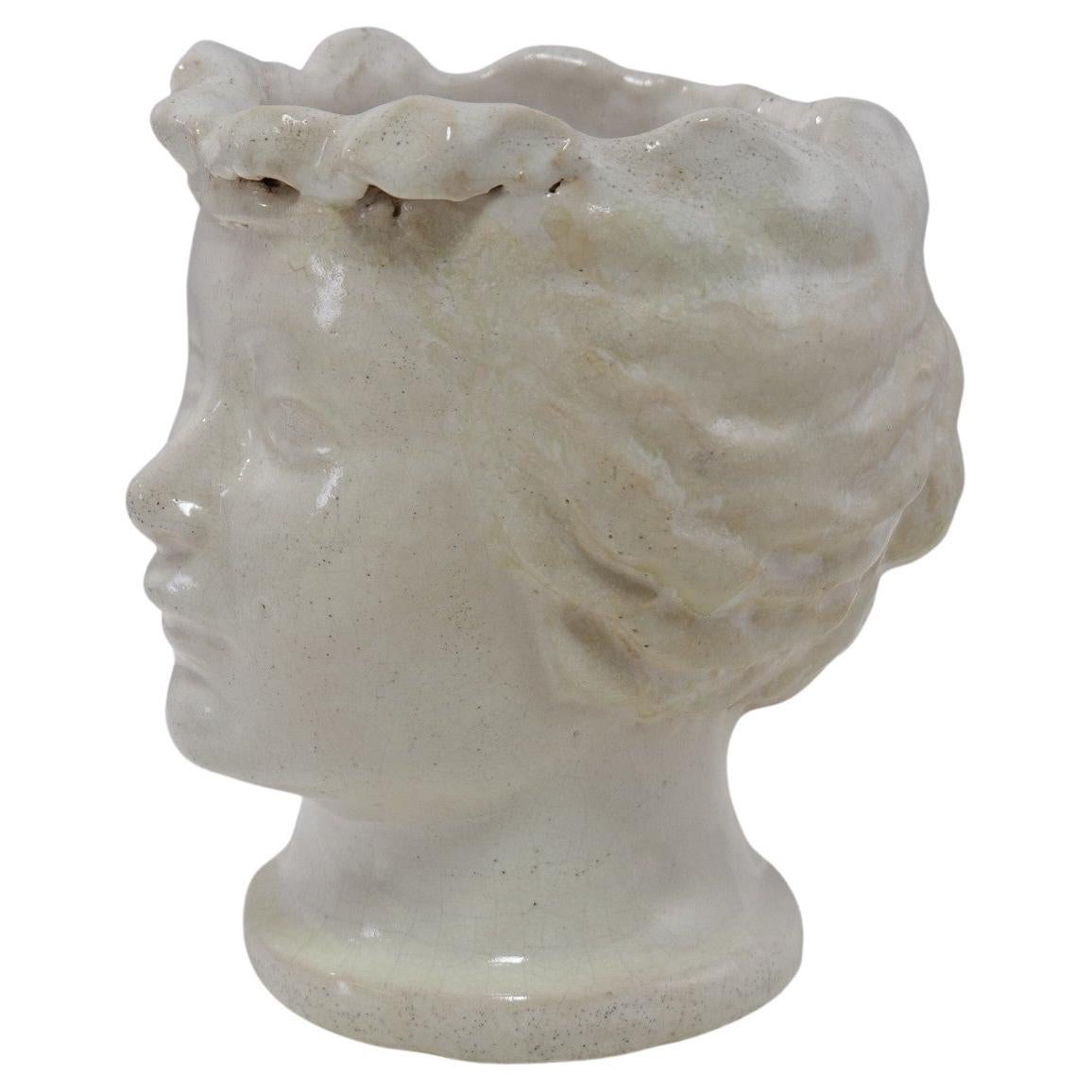 Weiß glasierte Keramikvase in Form eines Kopfes von Max Barneaud, Paris 1947 im Angebot