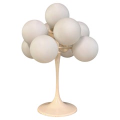 Max Bill 9 Lámpara de mesa globo opalina blanca Mediados de los años 70
