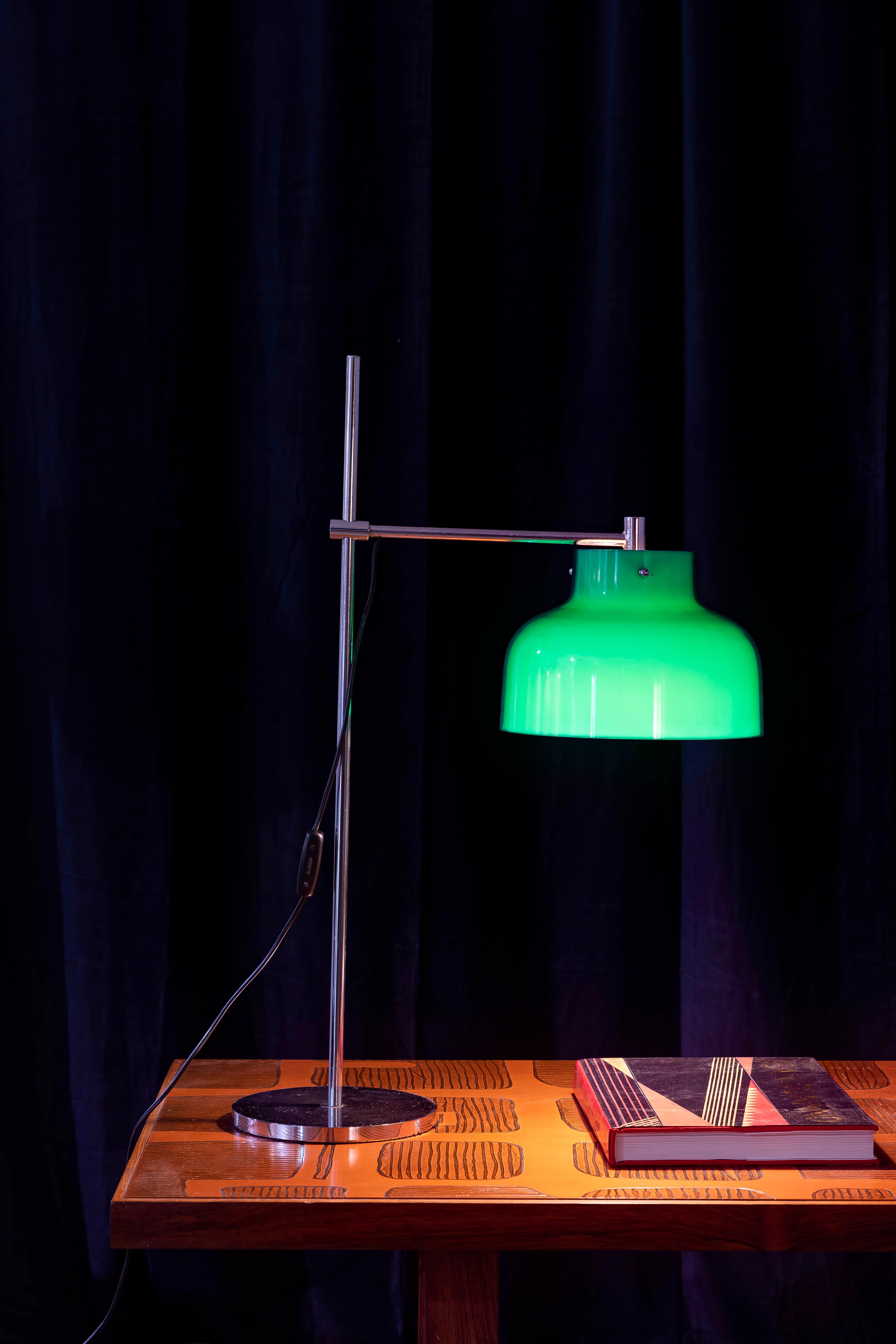 “Max Bill” Desk Lamp by Miguel Milá for Polinax – Rare Top-Mounted Shade For Sale 3