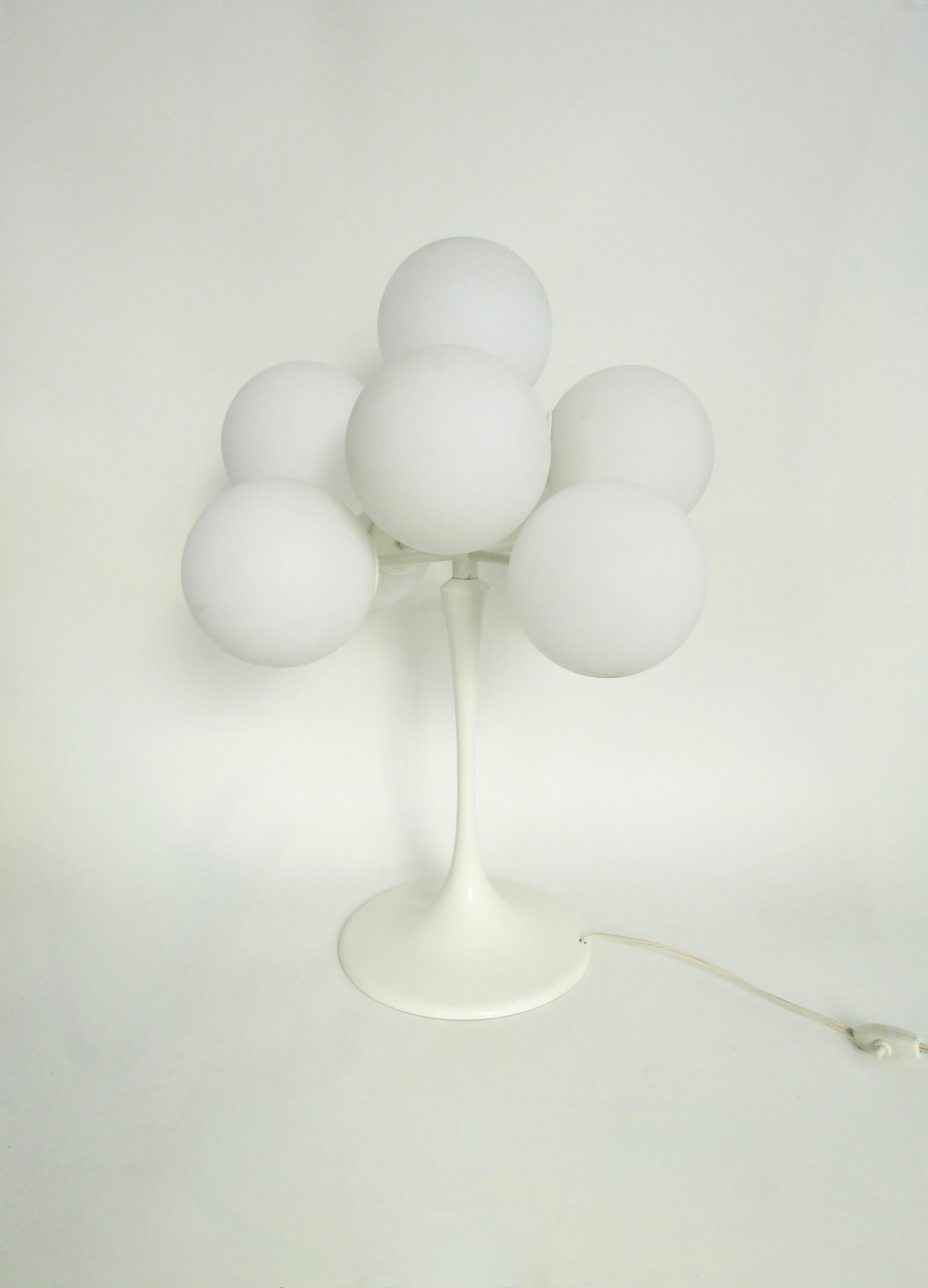 Lampe de table à globe en verre blanc Max Bill en vente 2