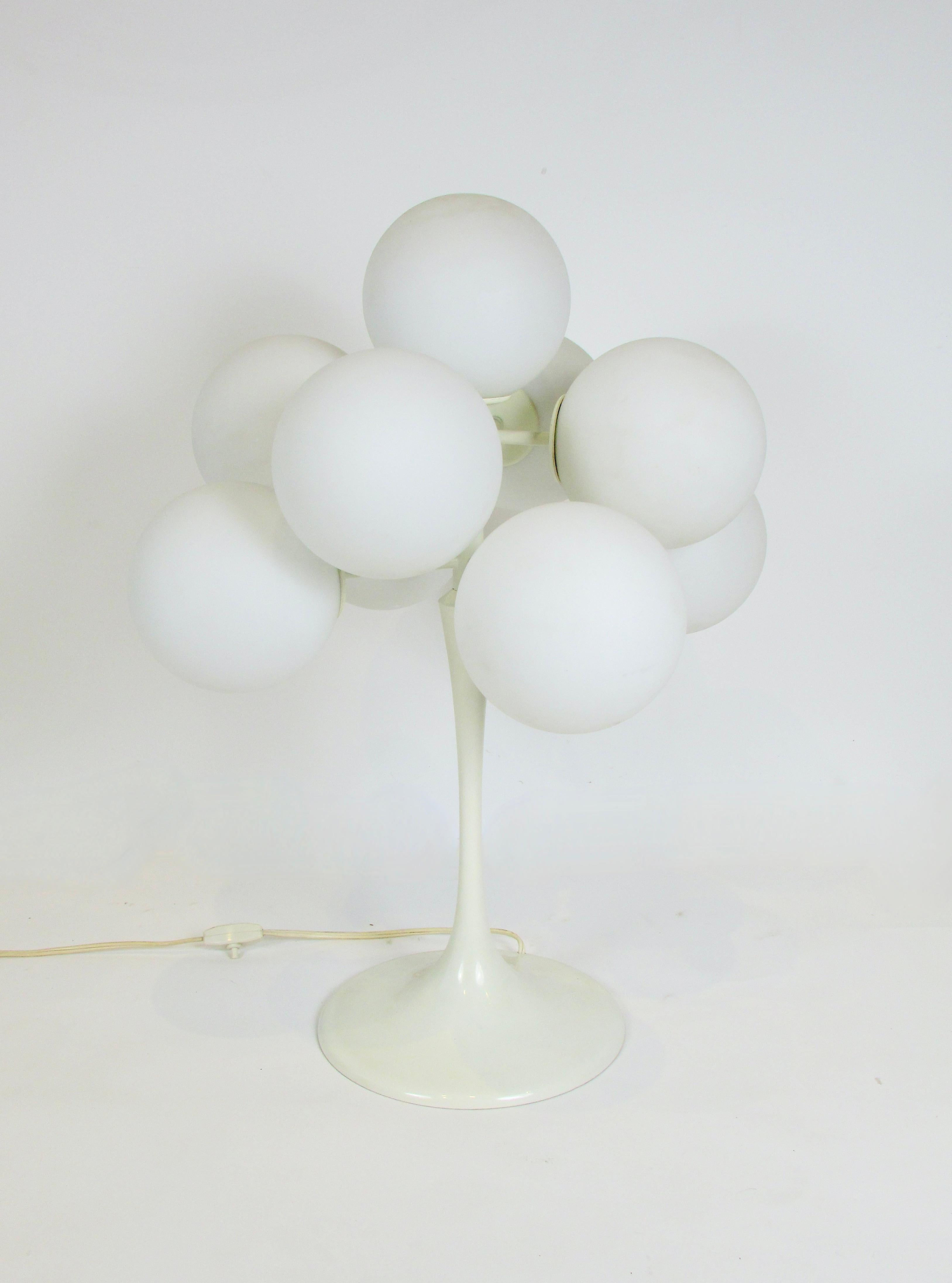 Mid-Century Modern Lampe de table à globe en verre blanc Max Bill en vente