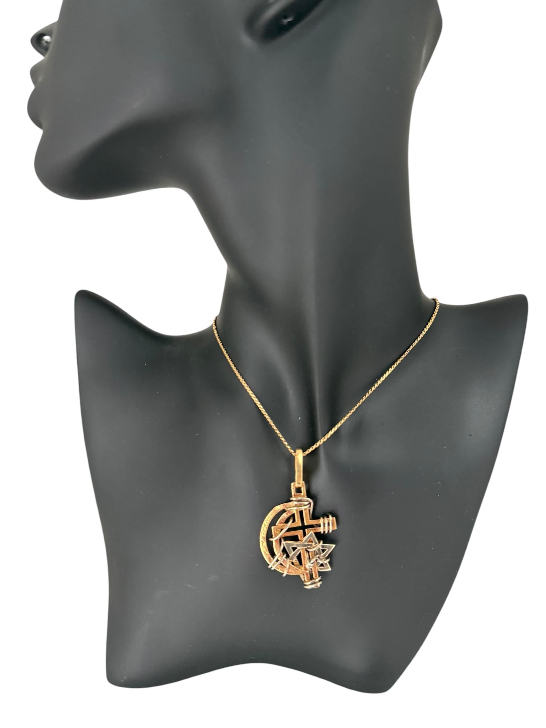 Pendentif Max Cartier « Les trois religions » en or 18 carats en vente 6