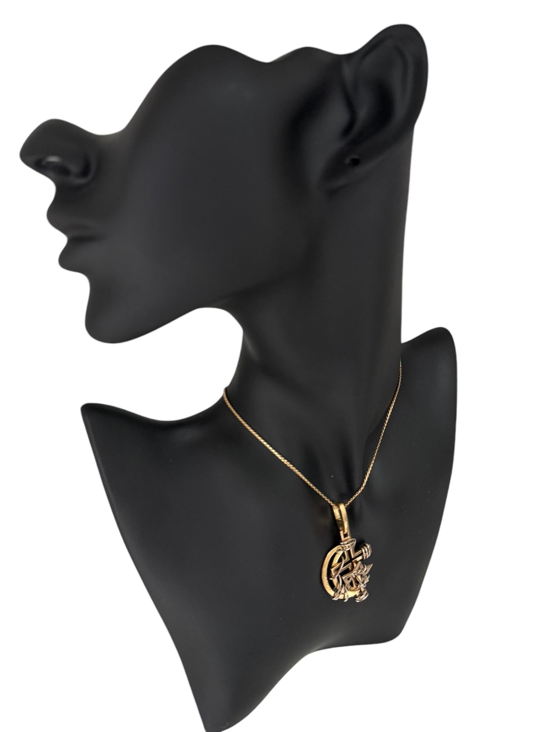 Pendentif Max Cartier « Les trois religions » en or 18 carats en vente 8