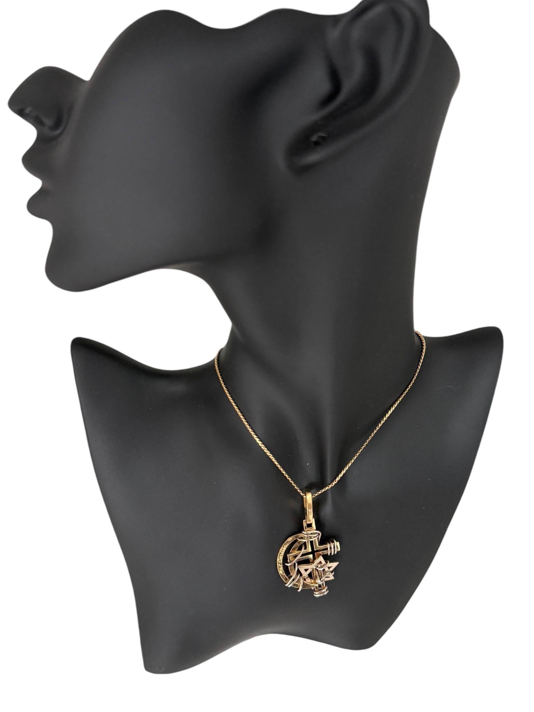 Pendentif Max Cartier « Les trois religions » en or 18 carats en vente 9