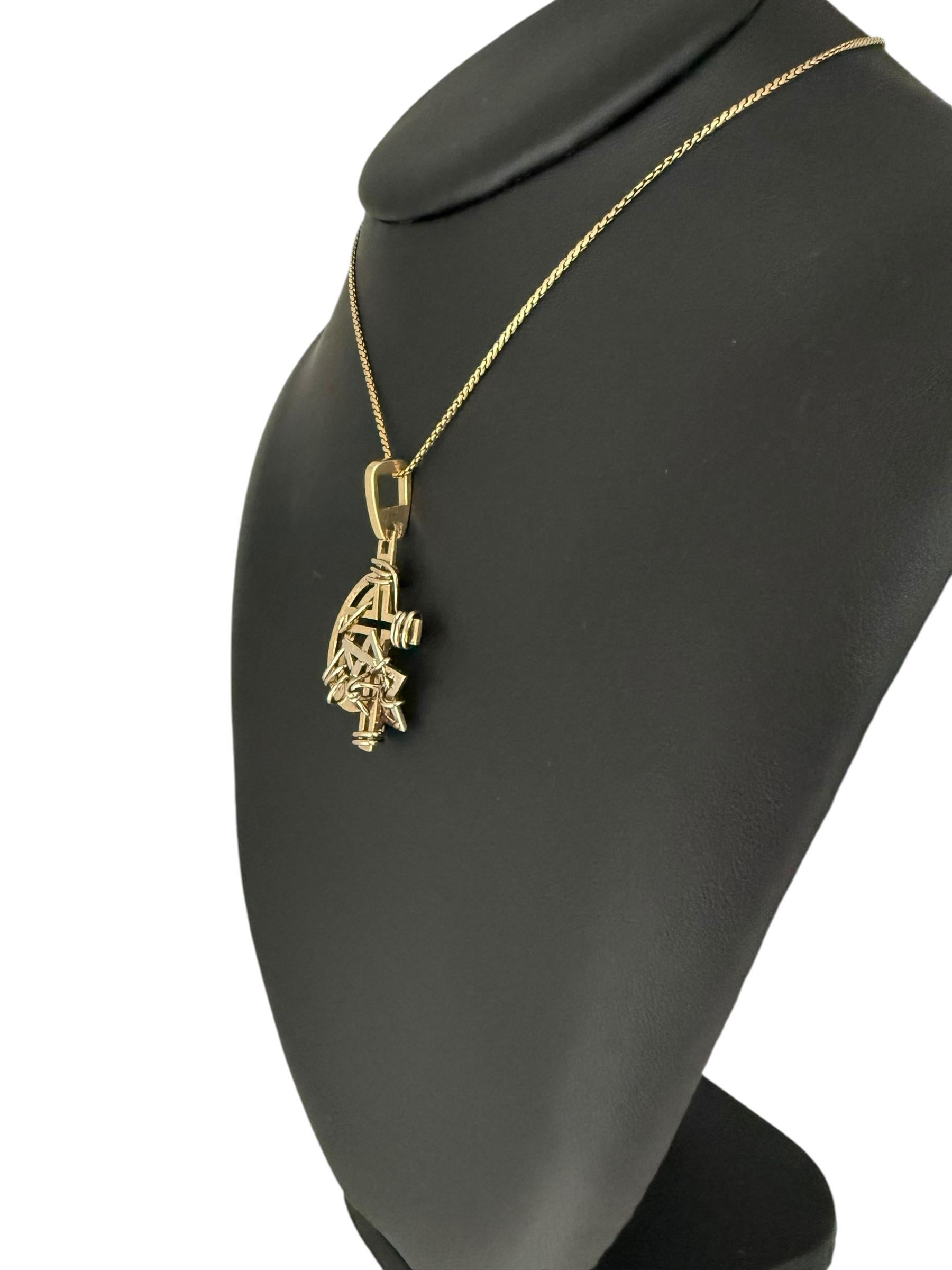 Pendentif Max Cartier « Les trois religions » en or 18 carats en vente 4