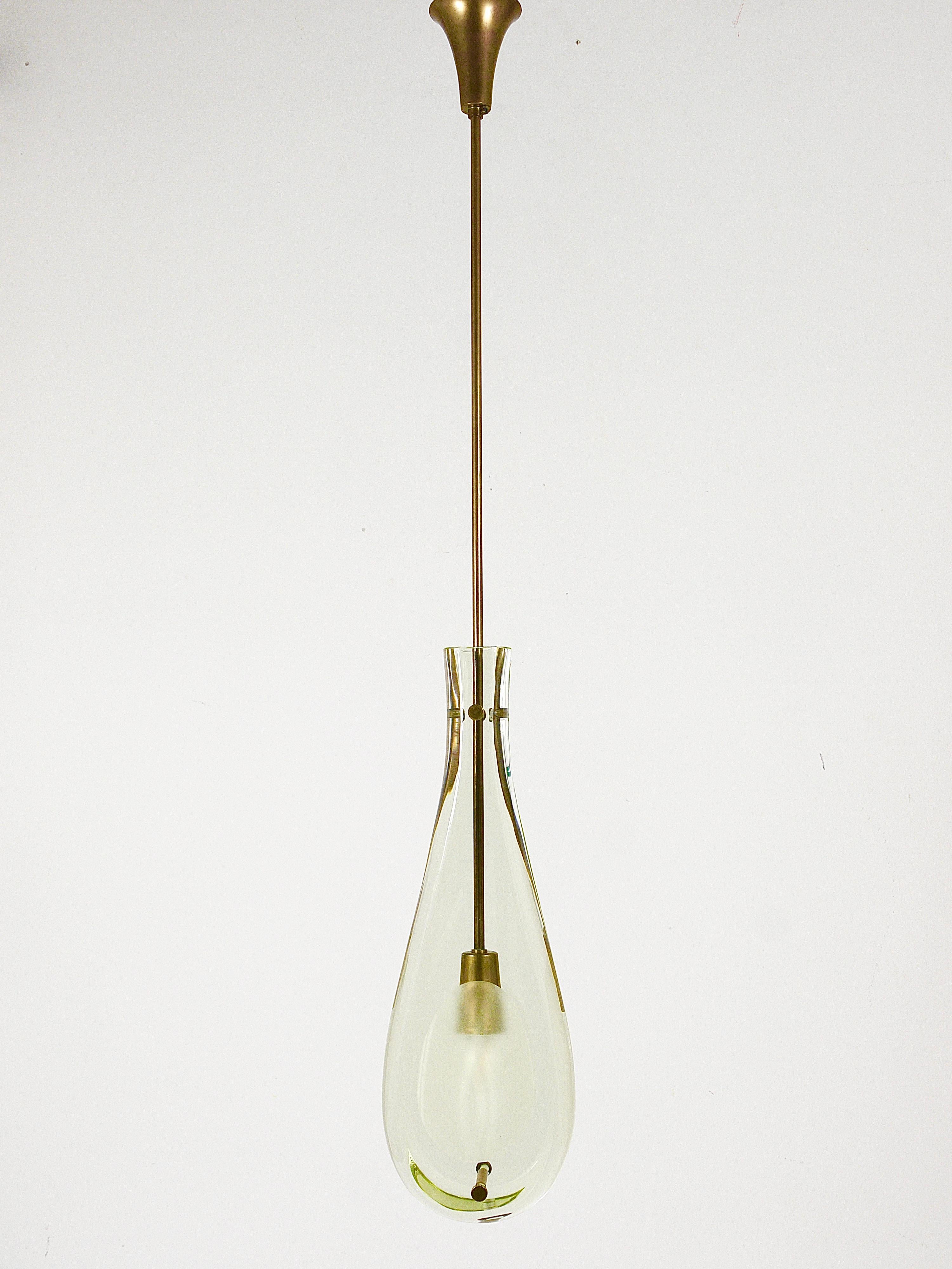A stunning Mid-century ceiling pendant light chandelier dating back to the 1960s. Model no. 2259, handcrafted by Fontana Arte in Italy and designed by the renowned Max Ingrand. This remarkable light sculpture features brass hardware adorned with two