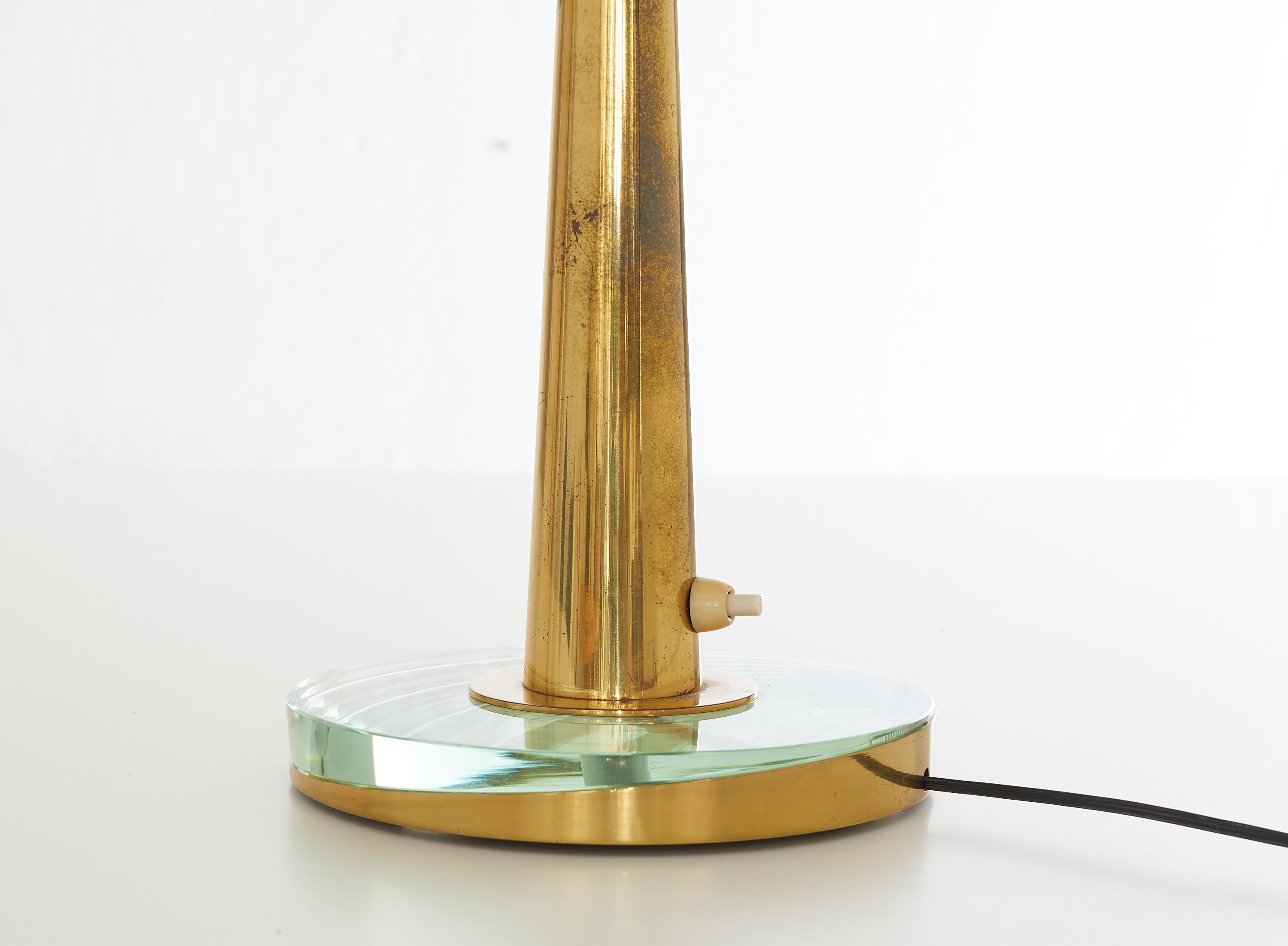 Mid-20th Century Max Ingrand Brass and Etched Glass Table Lamp Model 1538 by Fontana Arte, 1950