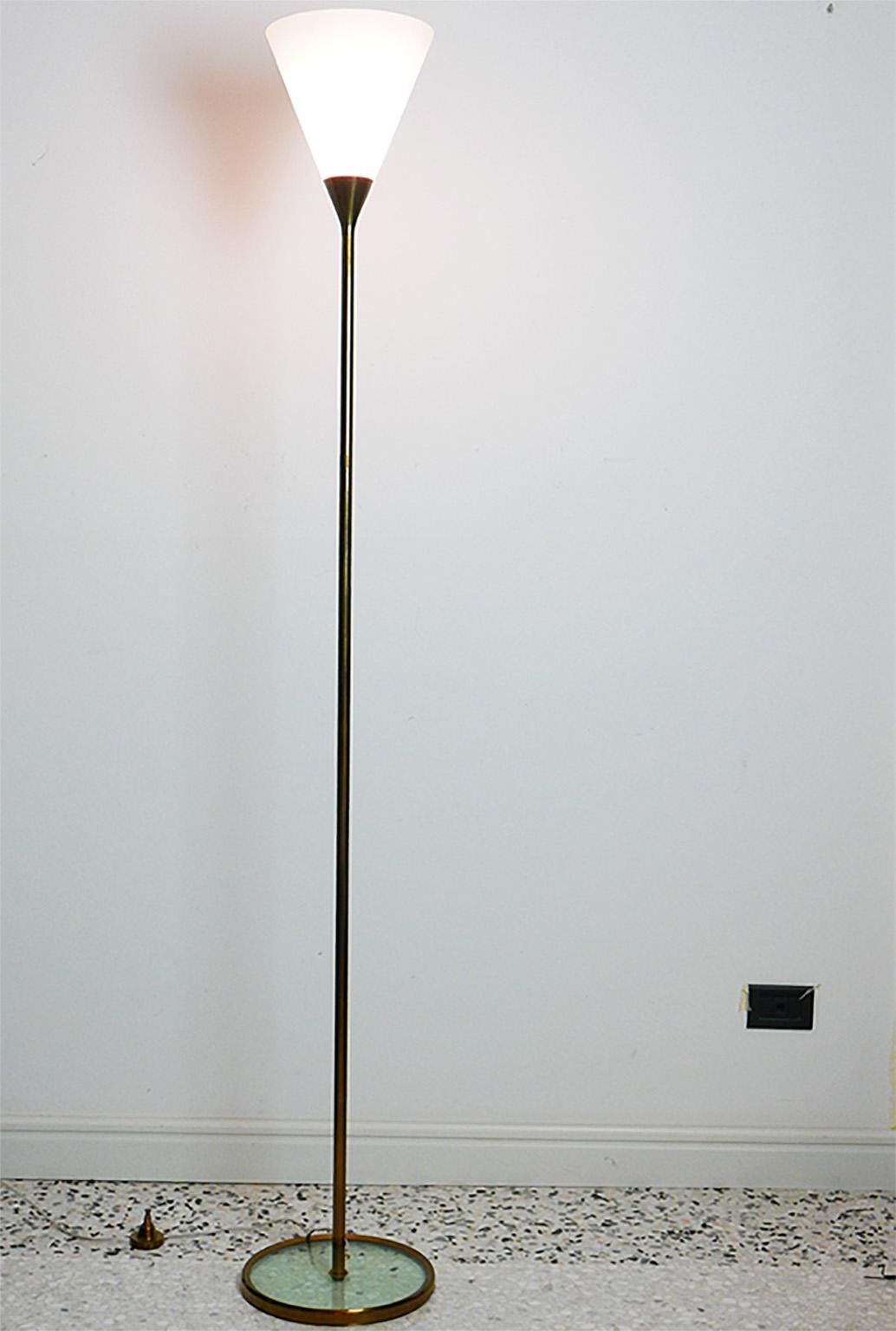 Fine Fontana Arte floor lamp mod. 2003 designed by Max Ingrand in 1950s for Fontana Arte in Milano.
The pure line of the insert between brass stand and the glass reflector cone characterize this special design as ever modern and elegant