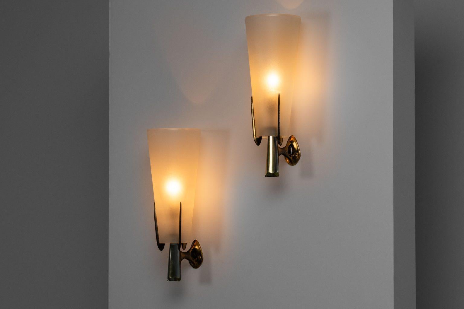 Apliques cónicos Max Ingrand de Fontana Arte Italia 1955 en venta 9