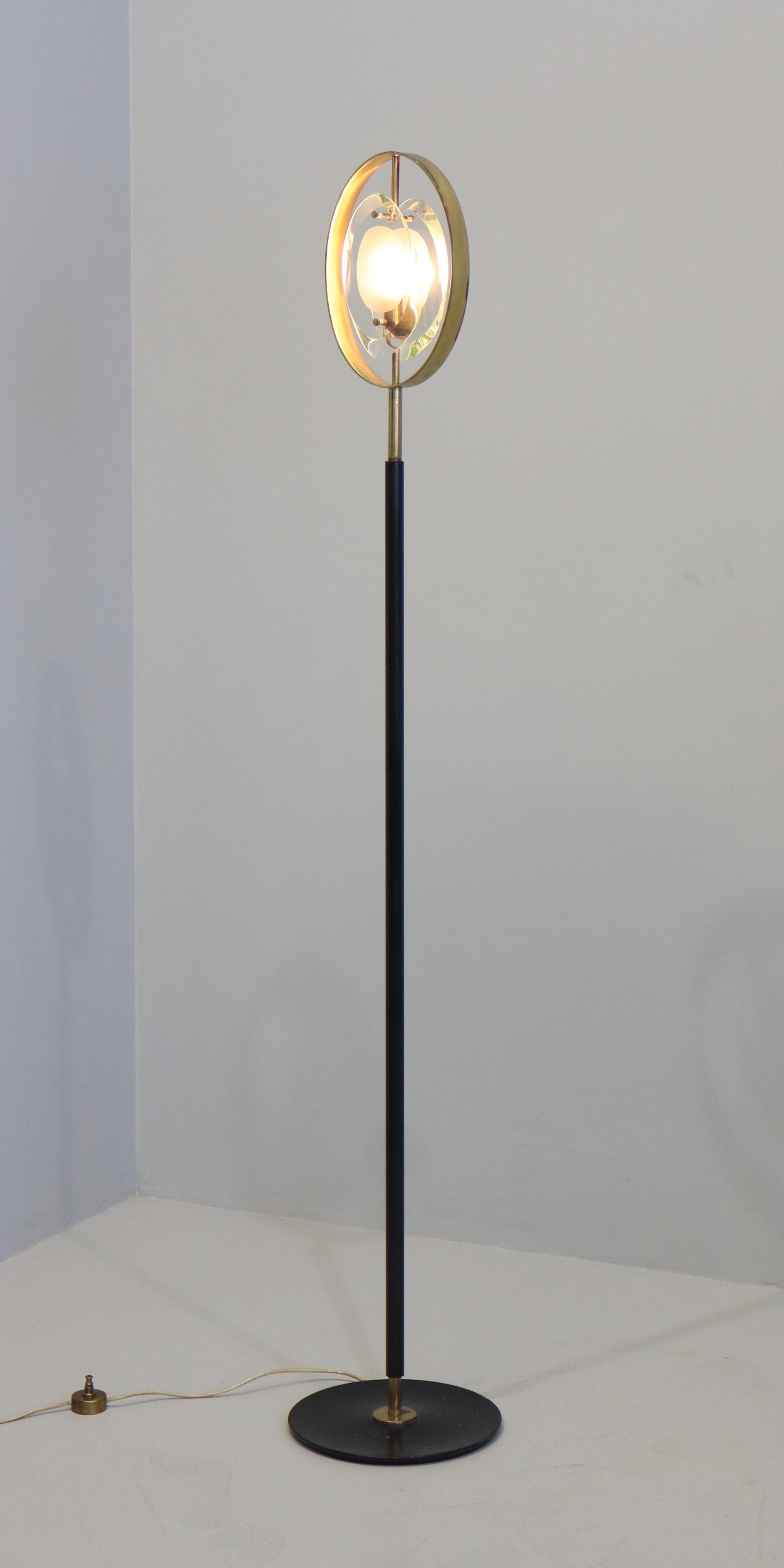Mid-Century moderno Lampade da terra Max Ingrand 'Modello 2020' per Fontana Arte, 1961 in vendita