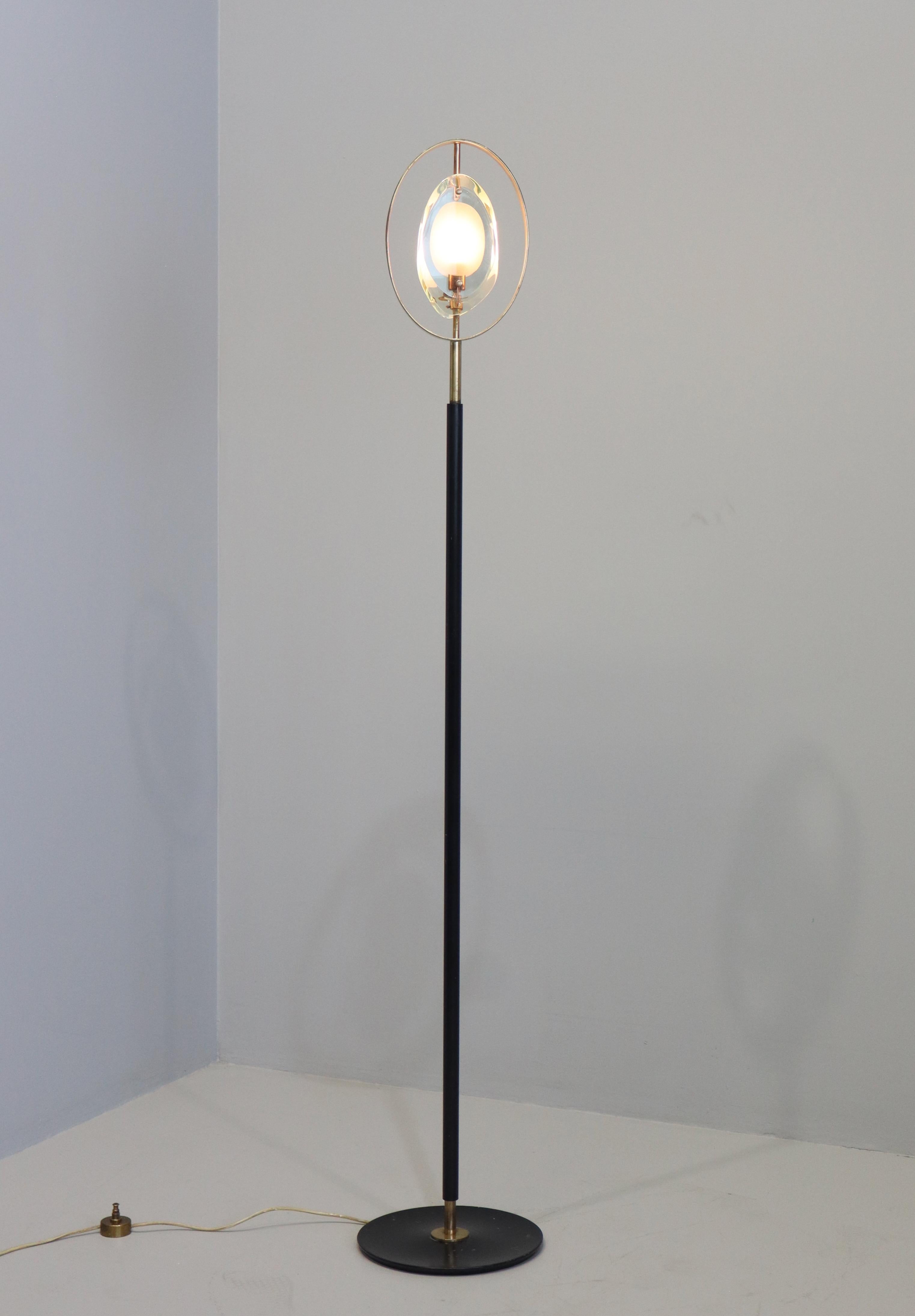 Italiano Lampade da terra Max Ingrand 'Modello 2020' per Fontana Arte, 1961 in vendita