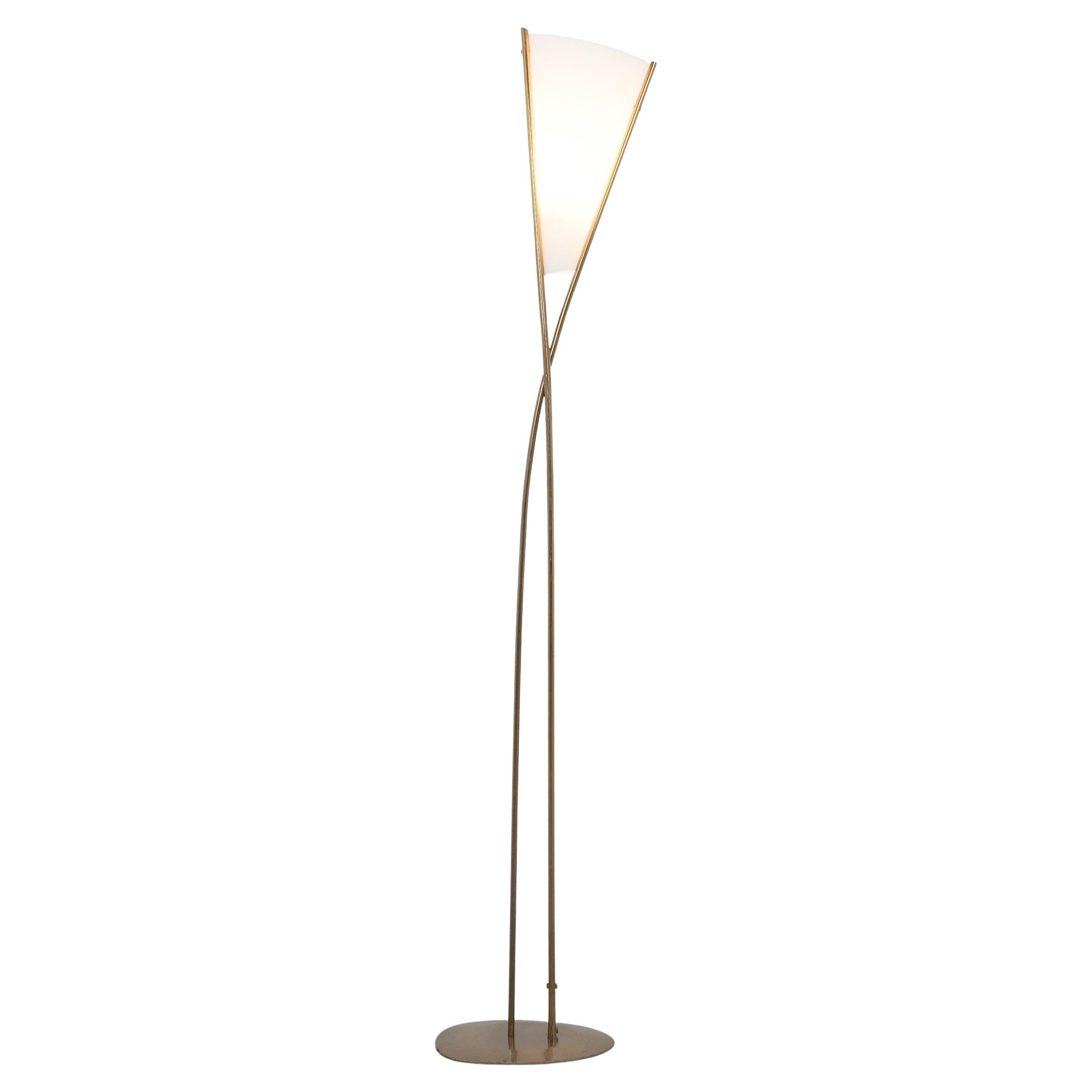 Max Ingrand Fontana Arte Mod. 1819 Lámpara de pie de latón y cristal opalino, Italia, 1957 en venta