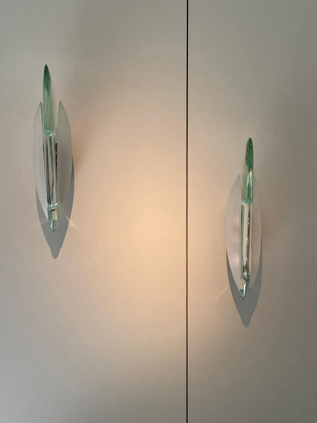 Mid-Century Modern Max Ingrand Fontana Arte Mod.1552 Pair Wall Lights Glass Nickeled Brass 1965