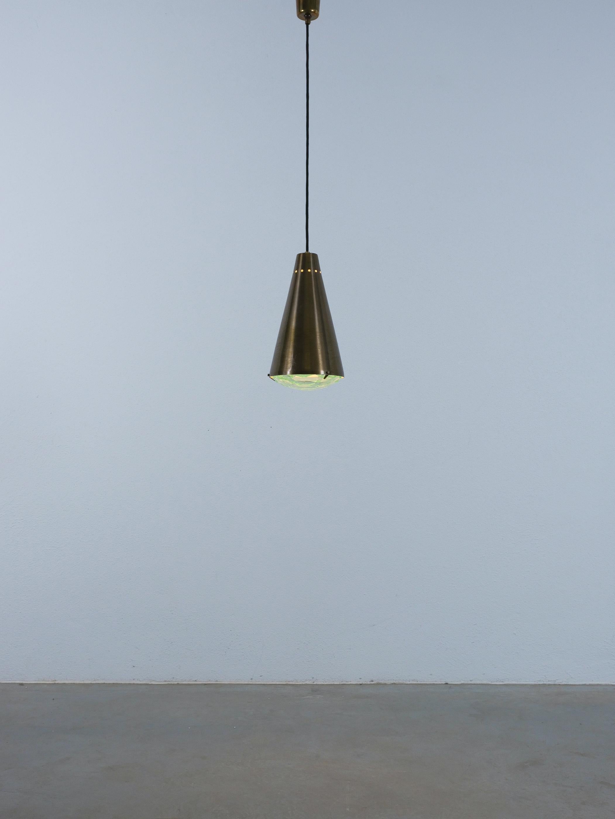 Rare Max Ingrand Fontana Arte pendant lamp Mod. 1995, Italy, 1960. 
Dimensions 7.87