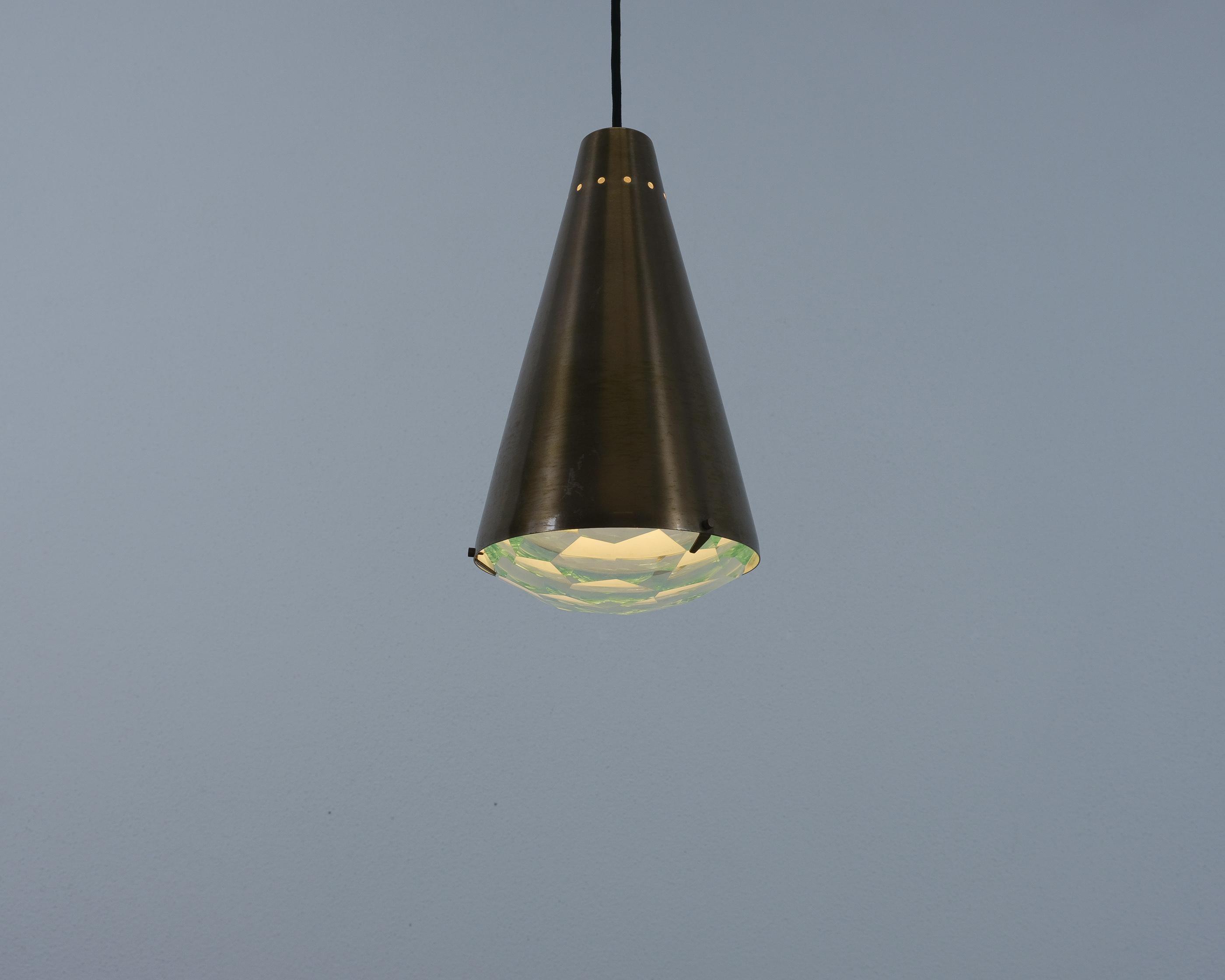 Mid-Century Modern Max Ingrand Fontana Arte Pendant Lamps Glass Brass Mod. 1995, Italy, 1960s For Sale