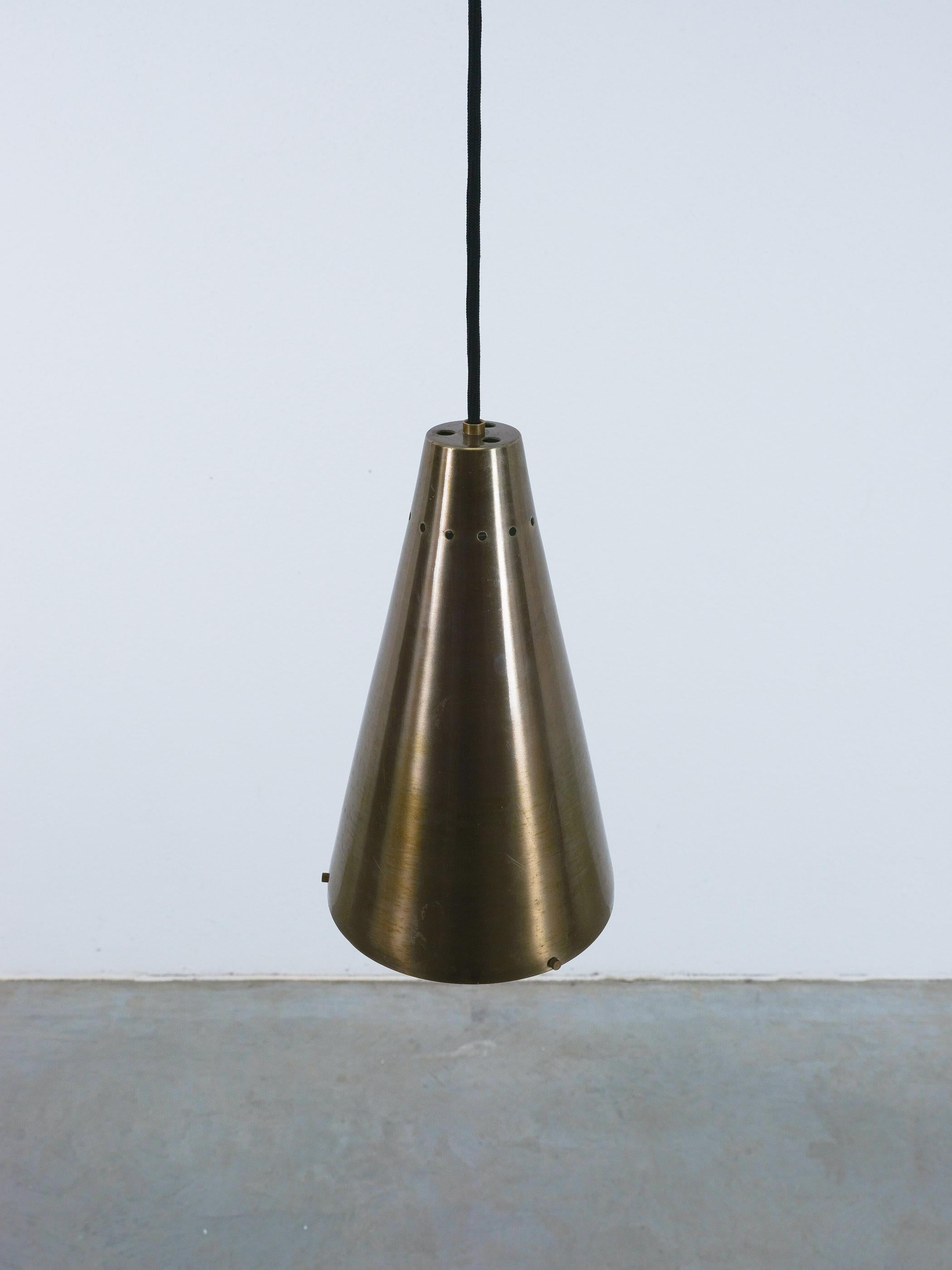 Mid-20th Century Max Ingrand Fontana Arte Pendant Lamps Glass Brass Mod. 1995, Italy, 1960s For Sale