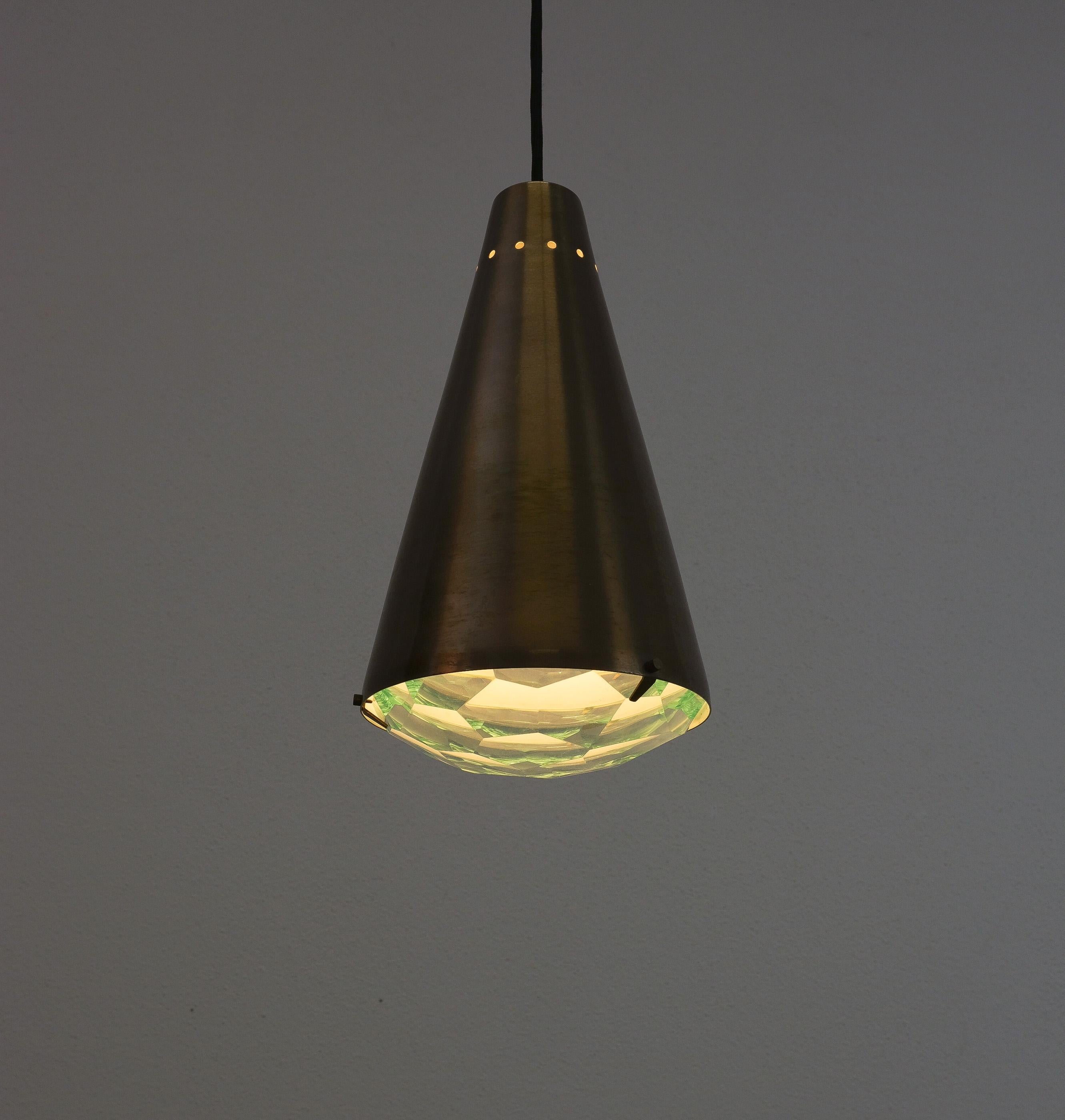 Max Ingrand Fontana Arte Pendant Lamps Glass Brass Mod. 1995, Italy, 1960s For Sale 2