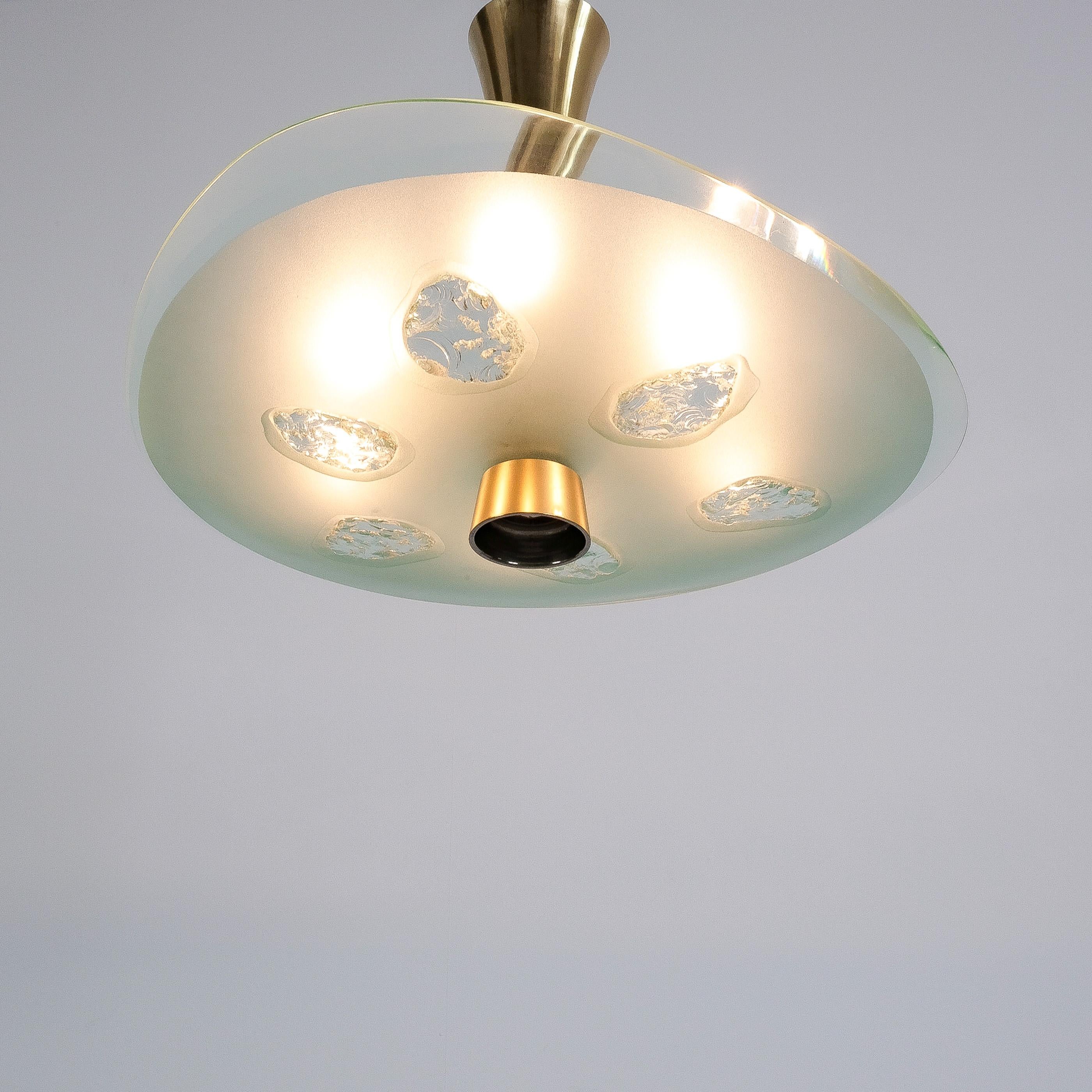 Max Ingrand Fontana Arte Semi Flush Mount Chandelier Mod. 1748 Vetro Ottone, 1957 in vendita 4