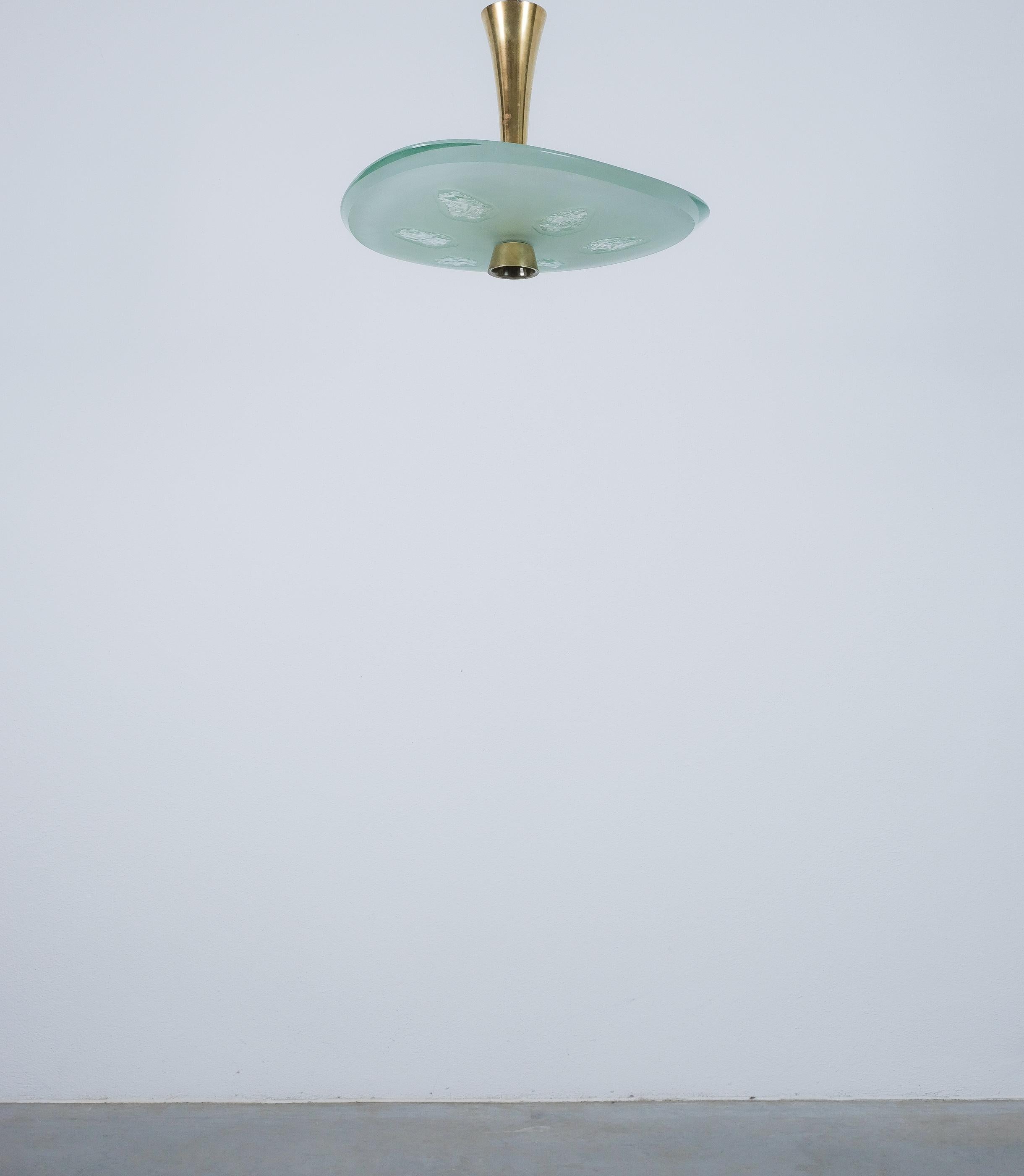 Italiano Max Ingrand Fontana Arte Semi Flush Mount Chandelier Mod. 1748 Vetro Ottone, 1957 in vendita