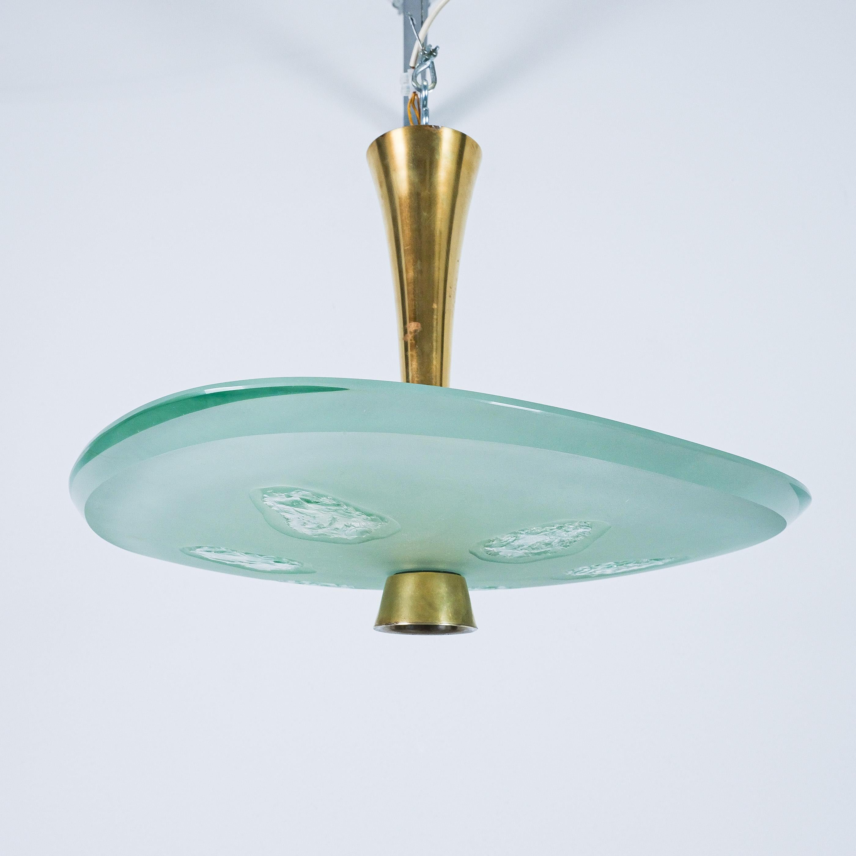 Max Ingrand Fontana Arte Semi Flush Mount Chandelier Mod. 1748 Vetro Ottone, 1957 In condizioni buone in vendita a Vienna, AT