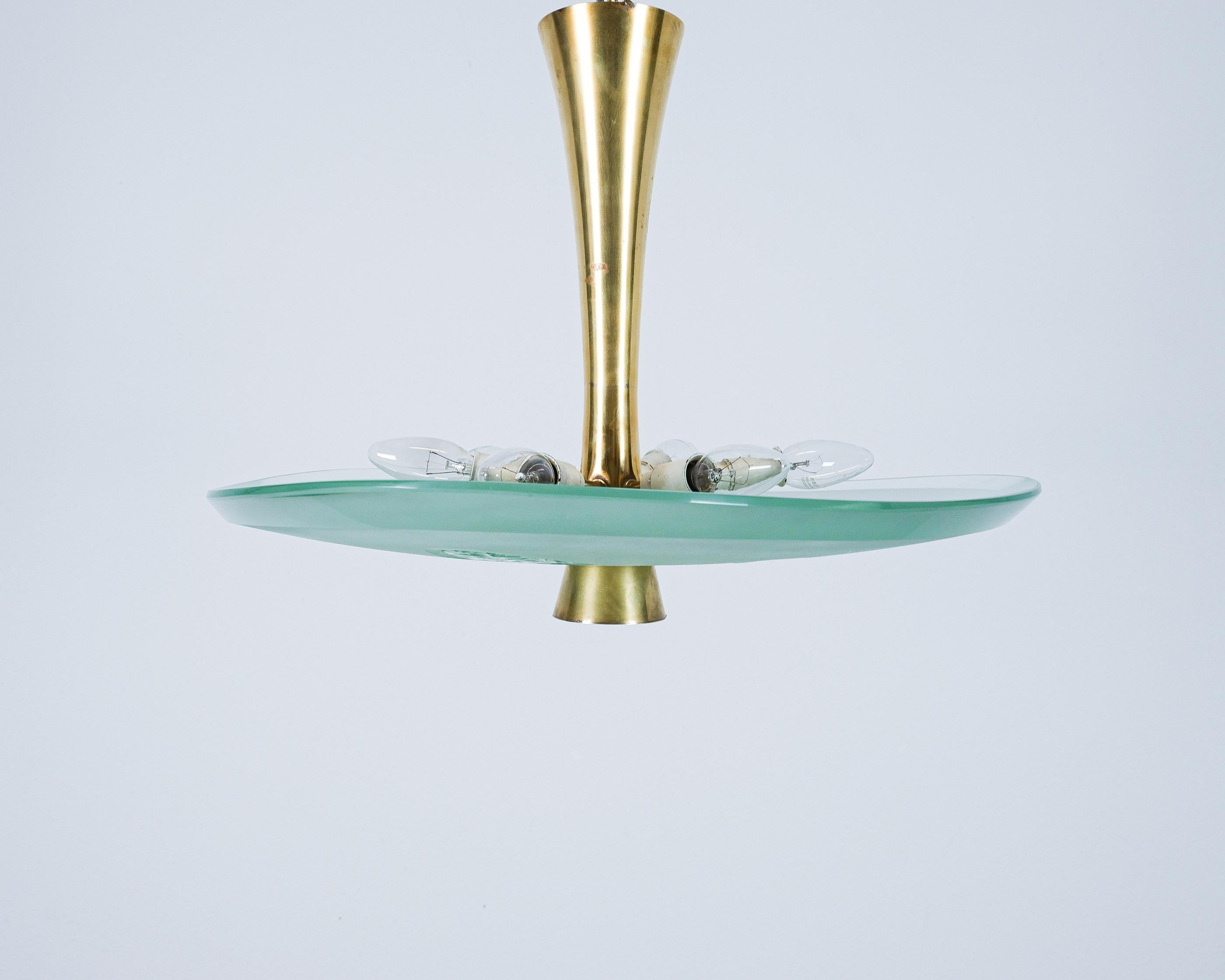 Metà XX secolo Max Ingrand Fontana Arte Semi Flush Mount Chandelier Mod. 1748 Vetro Ottone, 1957 in vendita