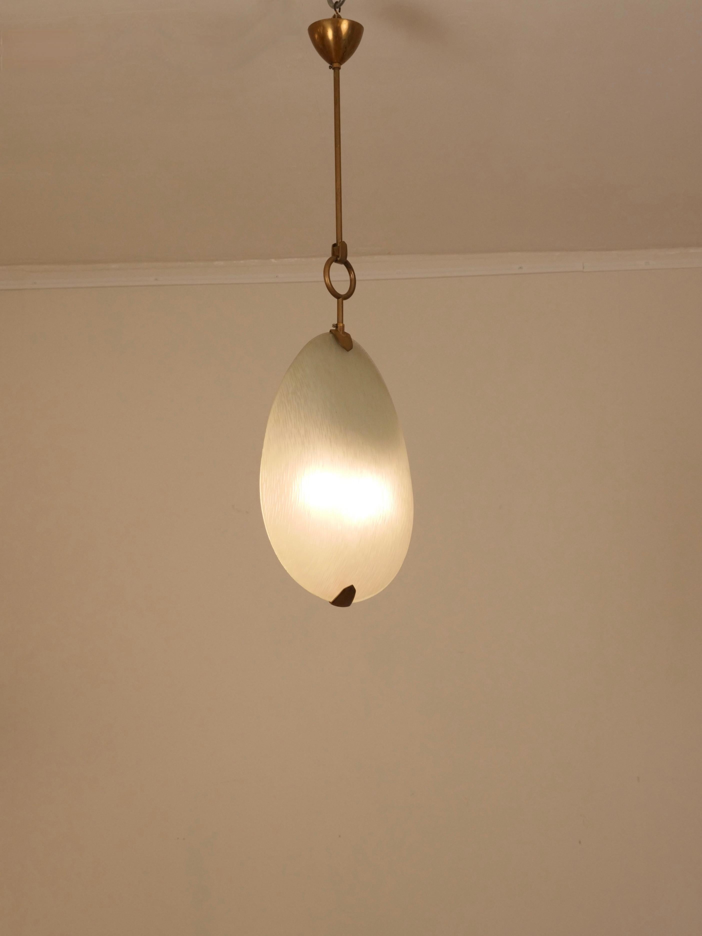Mid-Century moderno Max Ingrand per Fontana Arte, lampada a sospensione. Italia c1950 in vendita