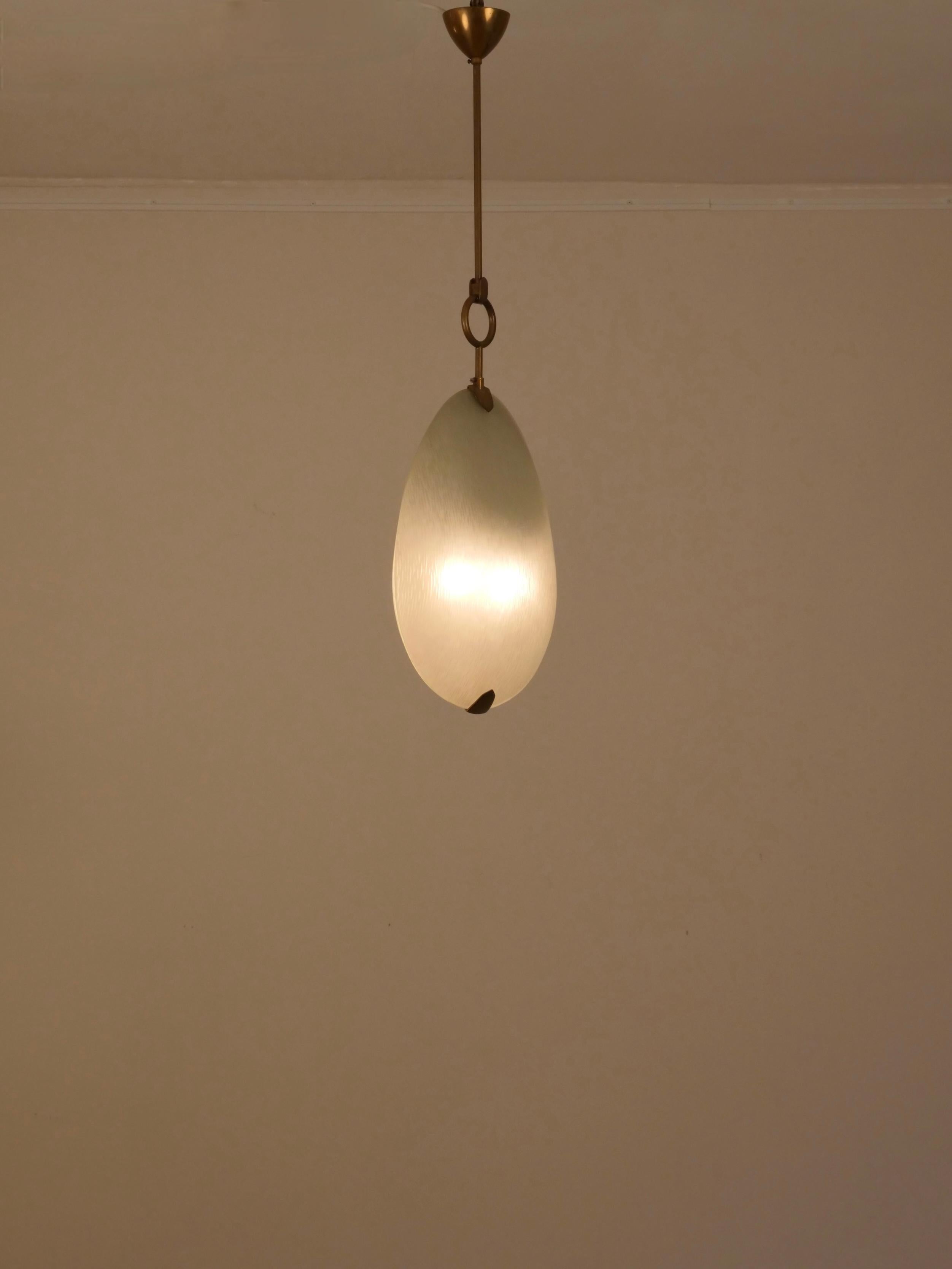 Italiano Max Ingrand per Fontana Arte, lampada a sospensione. Italia c1950 in vendita