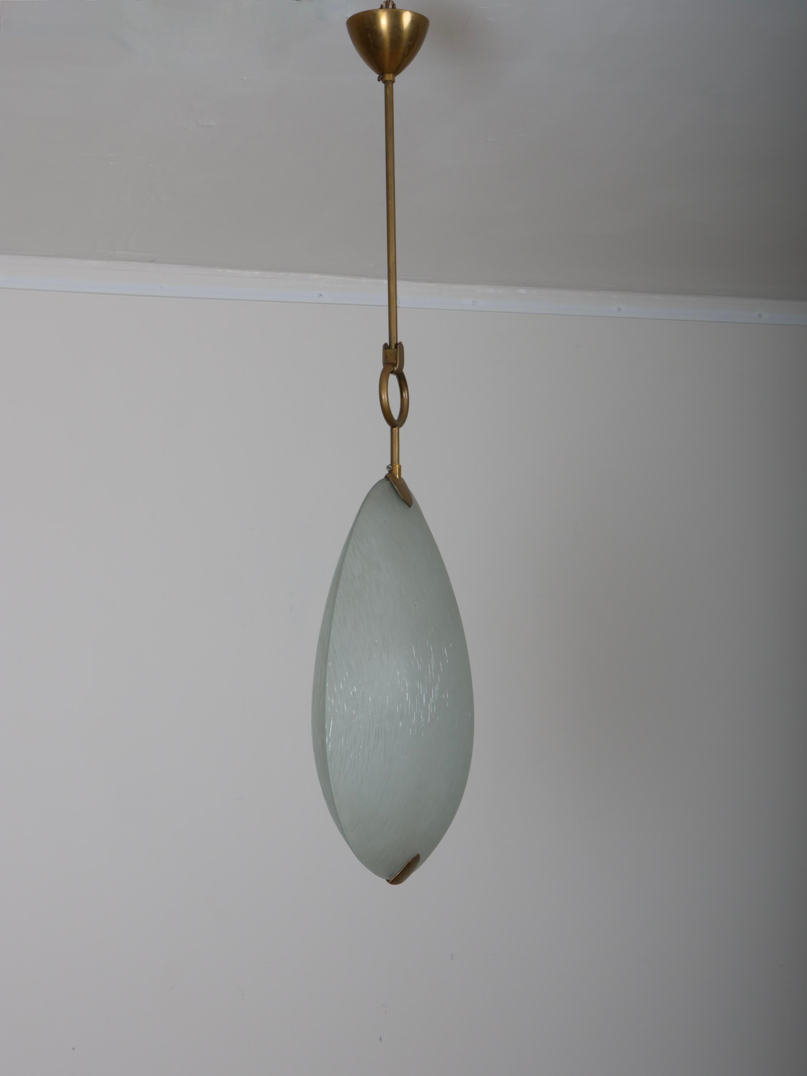 Metà XX secolo Max Ingrand per Fontana Arte, lampada a sospensione. Italia c1950 in vendita