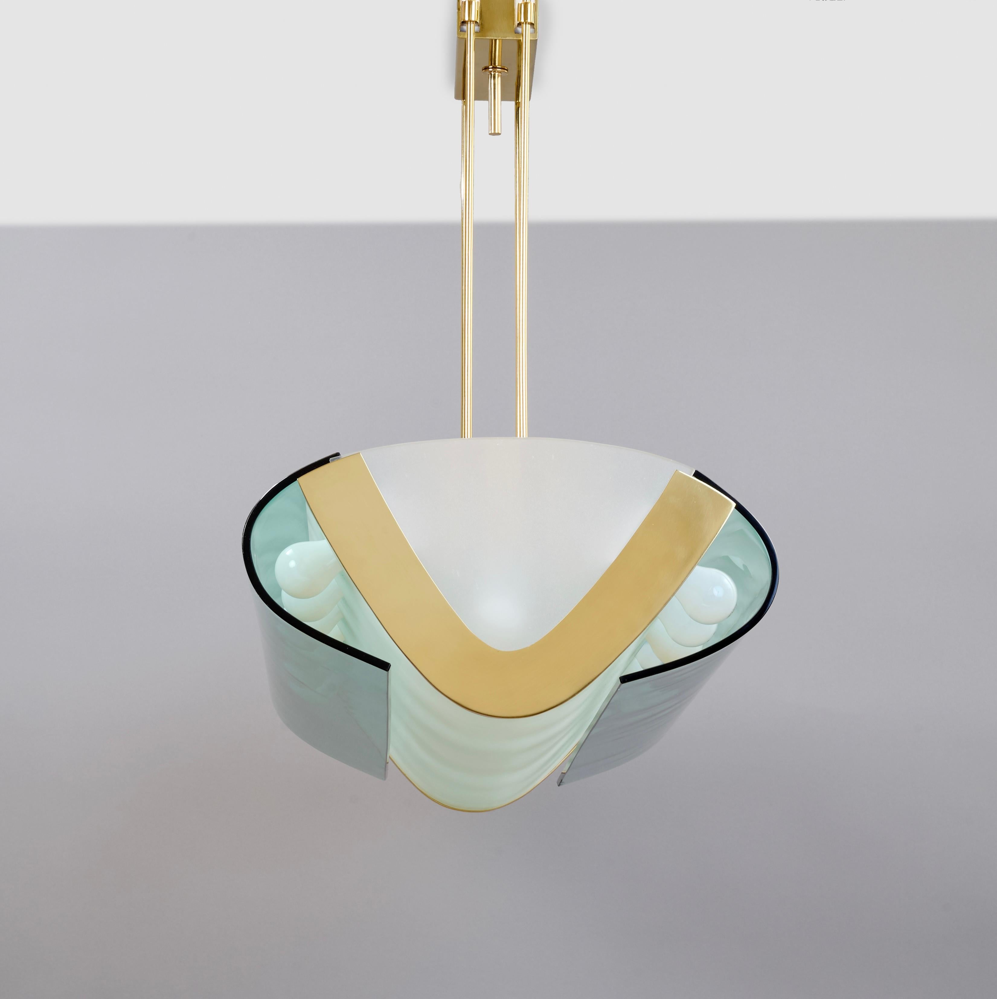 Max Ingrand für Fontana Arte: Ein monumentaler Kronleuchter aus geschwungenem Glas, Italien 1964 im Zustand „Gut“ im Angebot in New York, NY