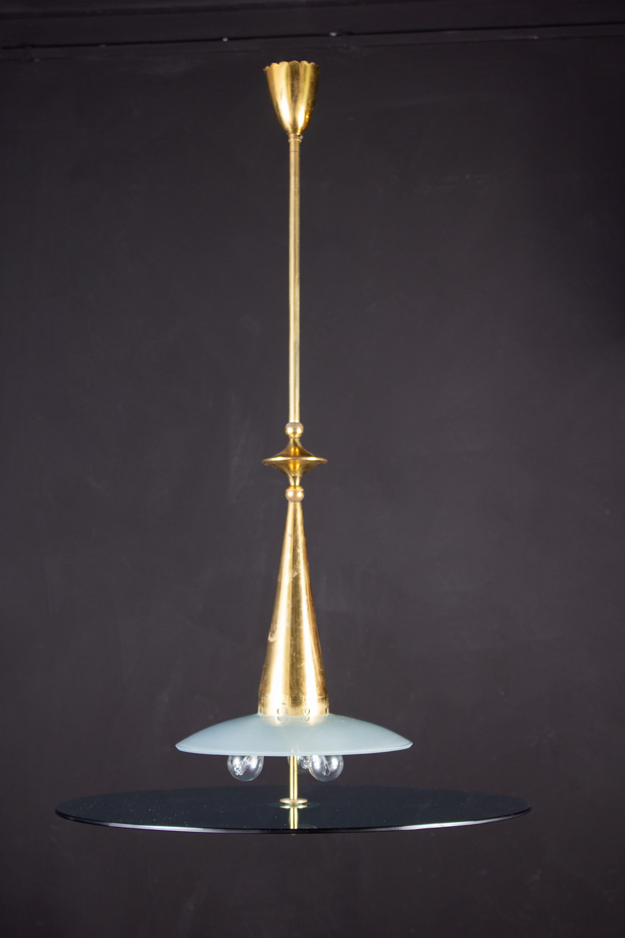 Italian Max Ingrand for Fontana Arte Attributed Round Crystal and Brass Chandelier, 1940 For Sale
