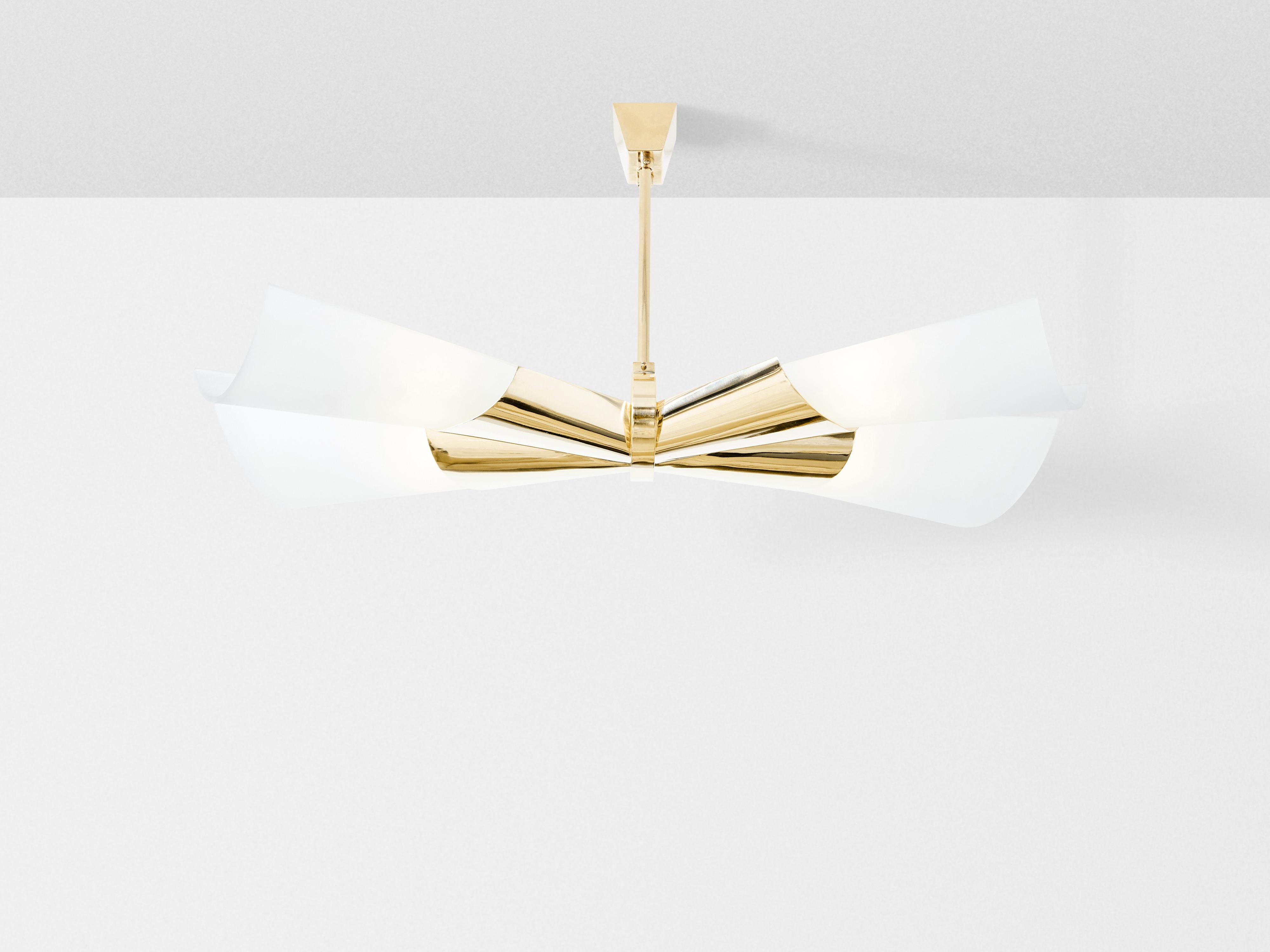 This brass and opal glass chandelier, designed by Max Ingrand for the iconic Italian lighting manufacturer Fontana Arte, dates back to 1955. Crafted with noble materials and clean lines, this piece reminiscent of a butterfly bowtie epitomises