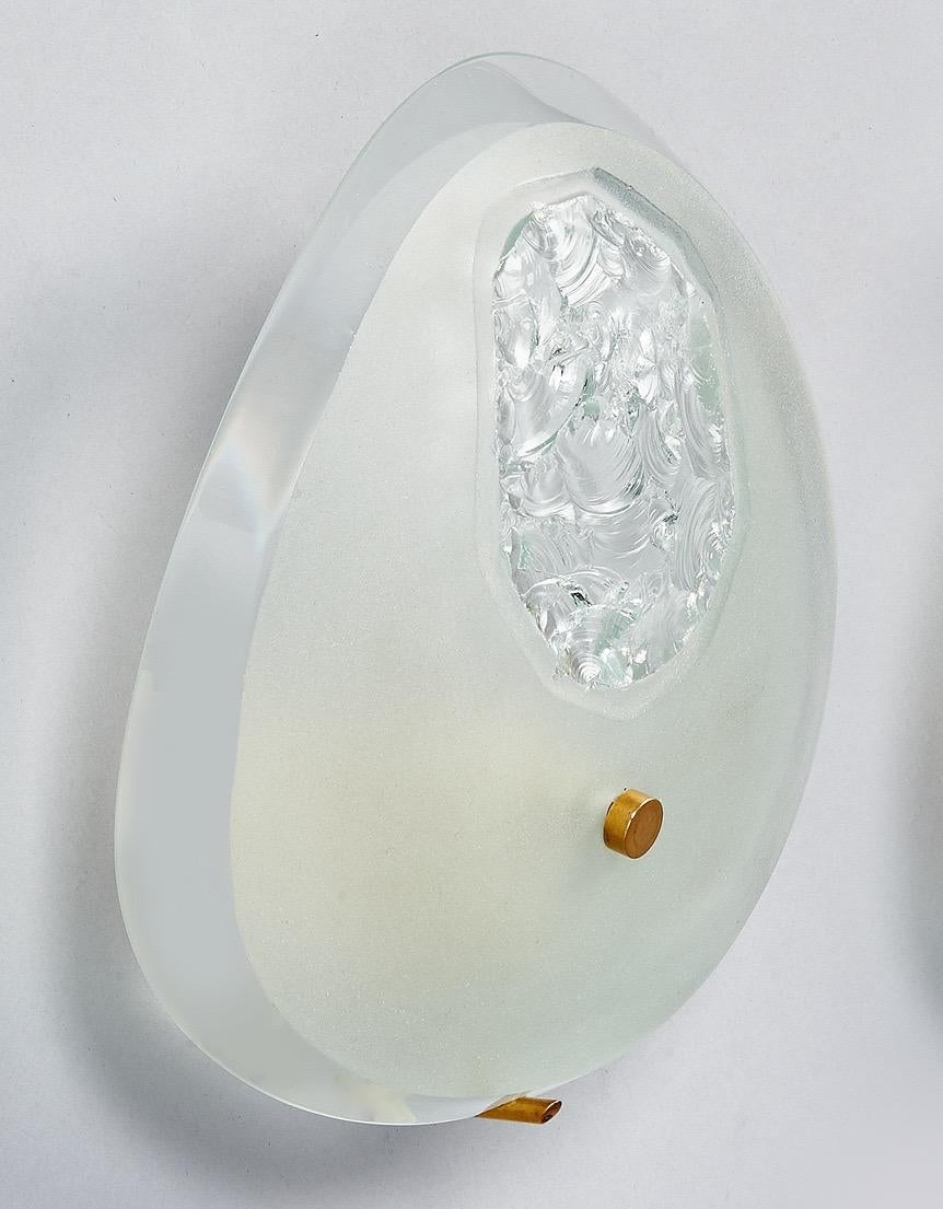 Italian Max Ingrand for Fontana Arte, Chiseled Tear Drop Glass Sconces, Italy circa 1960 For Sale