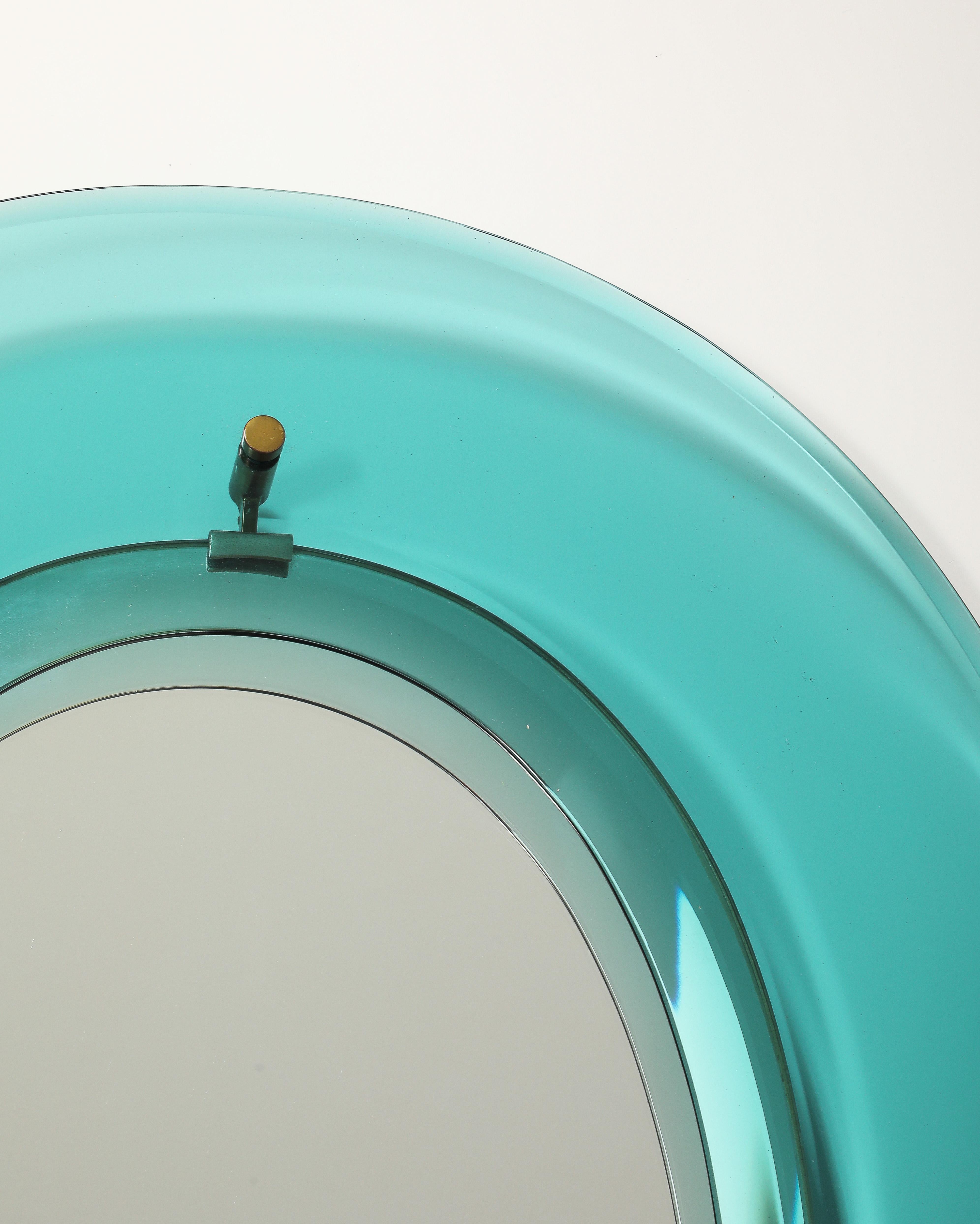 Milieu du XXe siècle Max Ingrand pour Fontana Arte Miroir à bouclier en cristal Model No 2085, années 1960 en vente