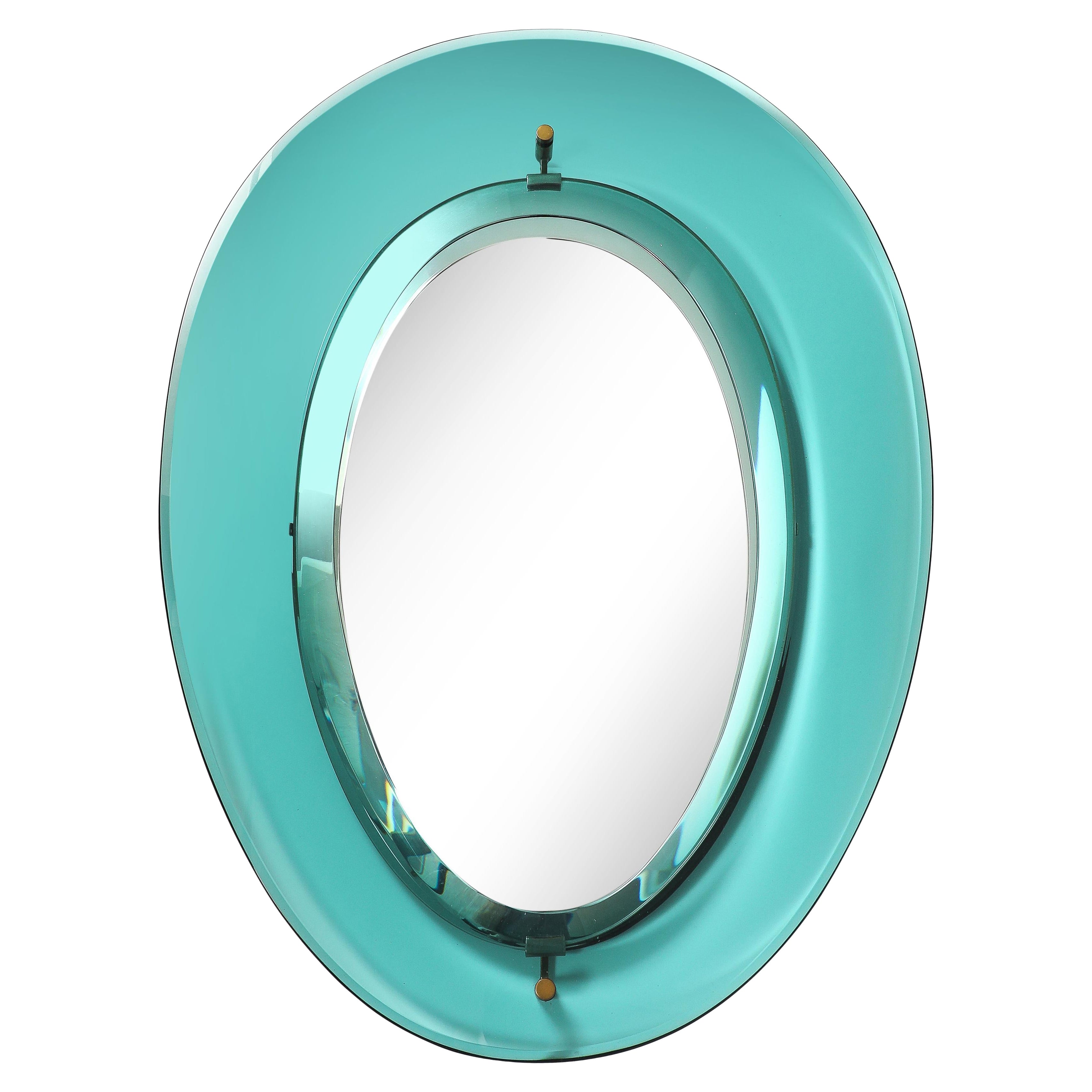 Max Ingrand pour Fontana Arte Miroir à bouclier en cristal Model No 2085, années 1960 en vente