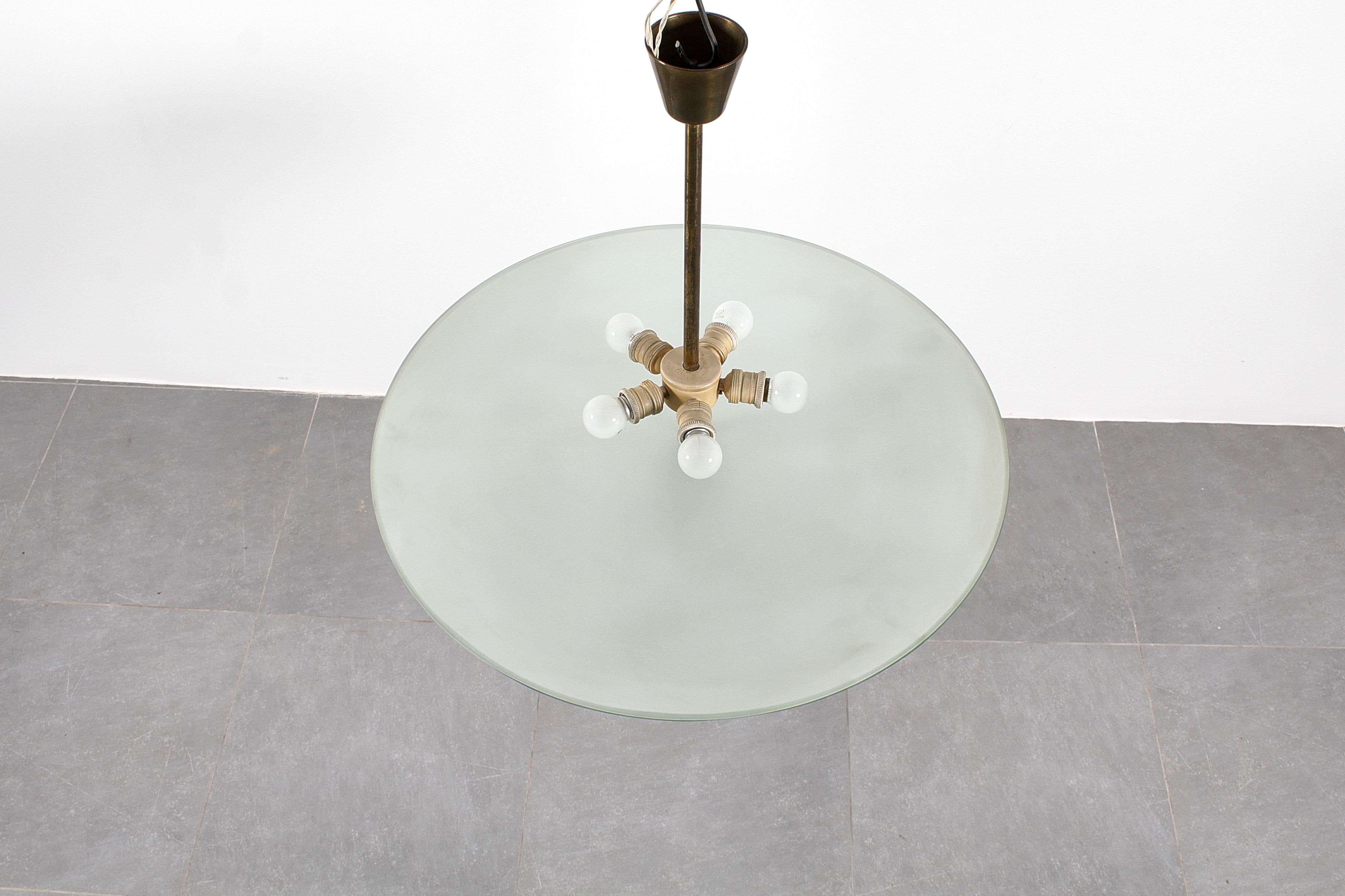 Max Ingrand for Fontana Arte Engraved Glass and Brass Chandelier 40s Italy In Good Condition In Palermo, IT