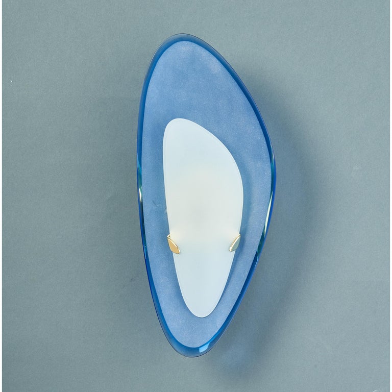 Max Ingrand for Fontana Arte Exceptional Pair of Blue Glass Sconces Italy, 1960s In Good Condition In New York, NY