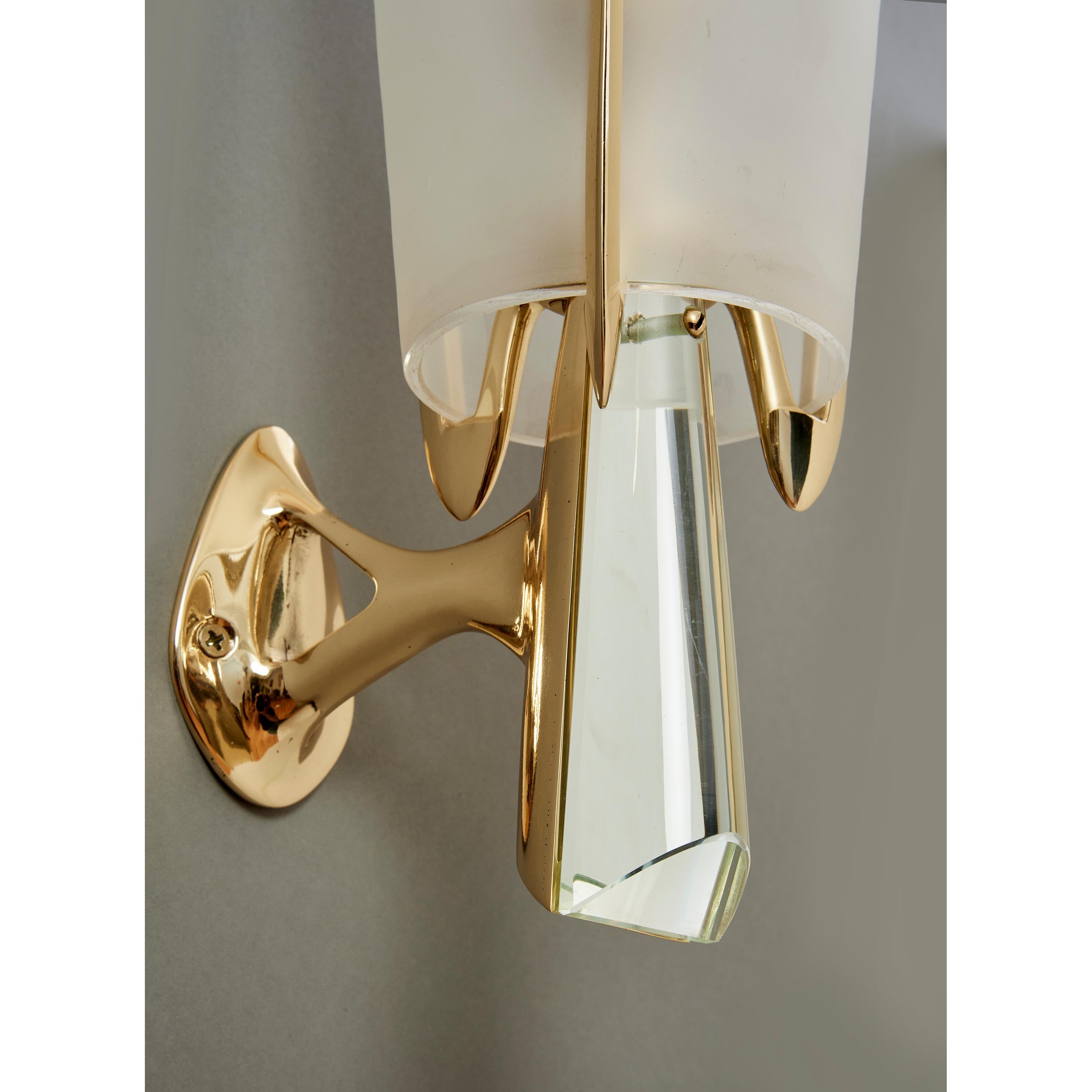 Max Ingrand for Fontana Arte: Rare Sconces in Brass and Crystal, Italy 1955 For Sale 7
